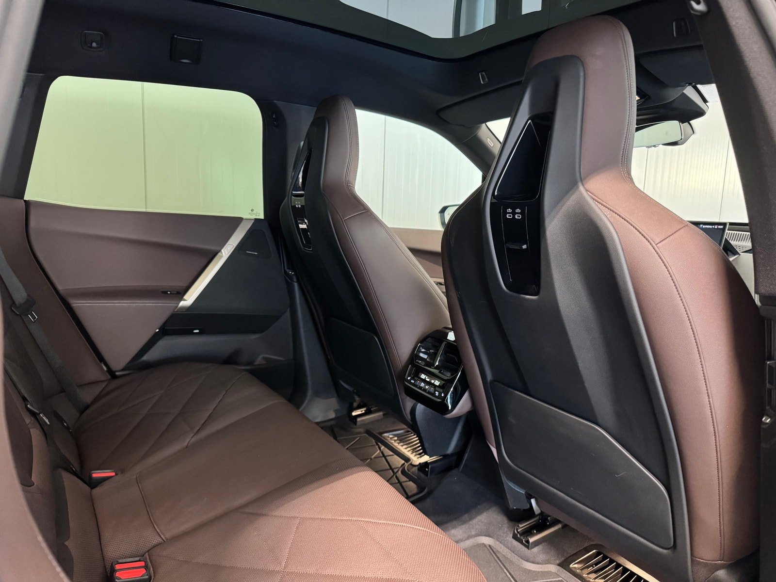 BMW iX xDrive50, 524hp, 2022