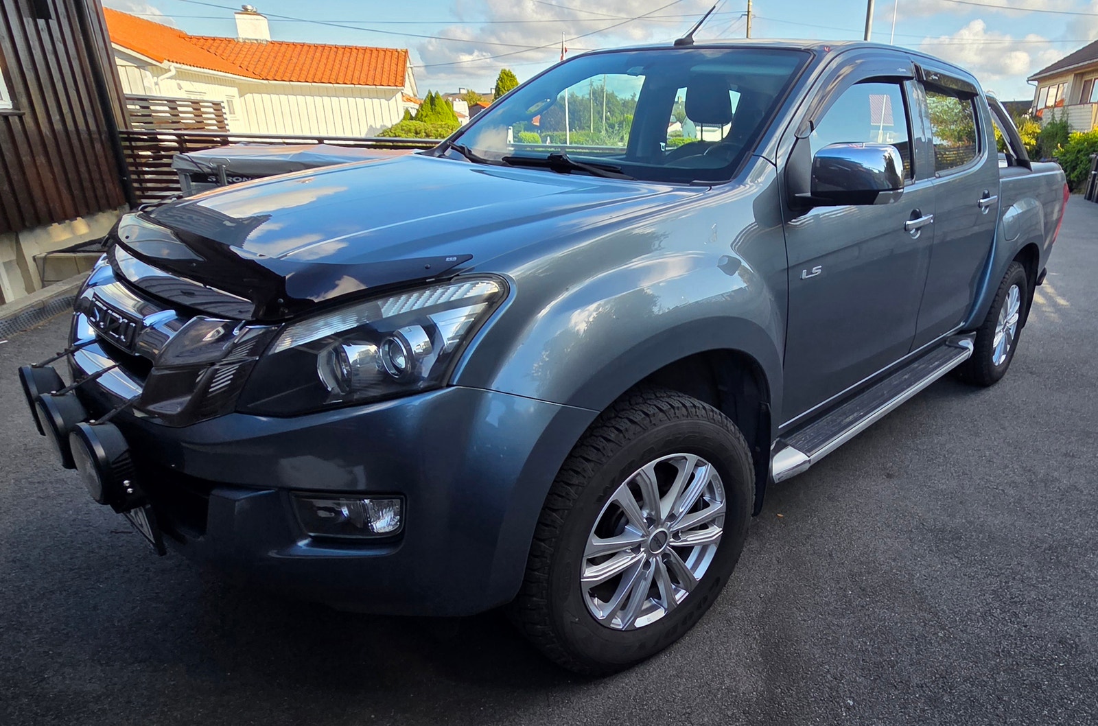 Isuzu D-Max Crew Cab 2.5 4WD Automatic, 163hp, 2013