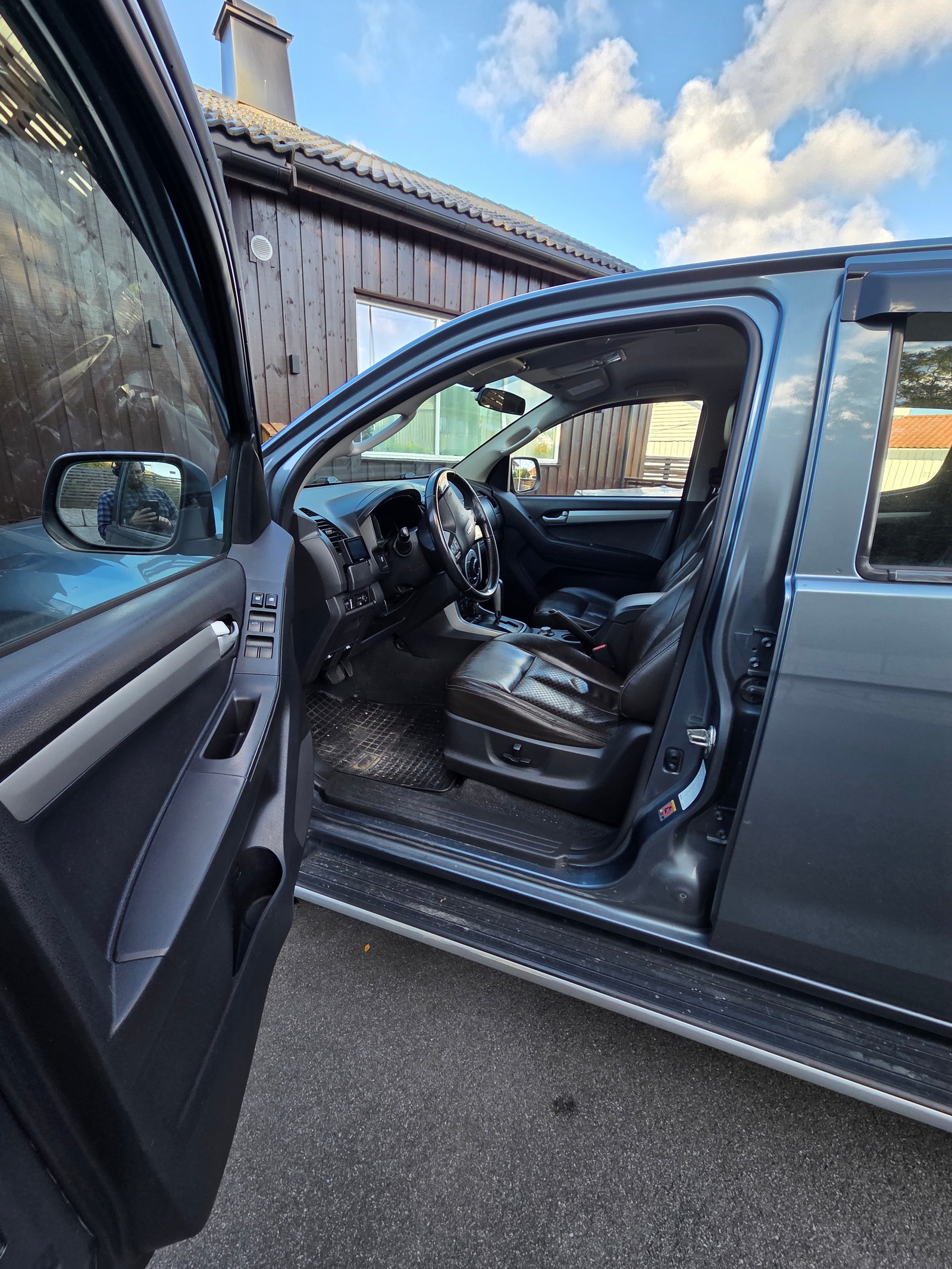 Isuzu D-Max Crew Cab 2.5 4WD Automatic, 163hp, 2013
