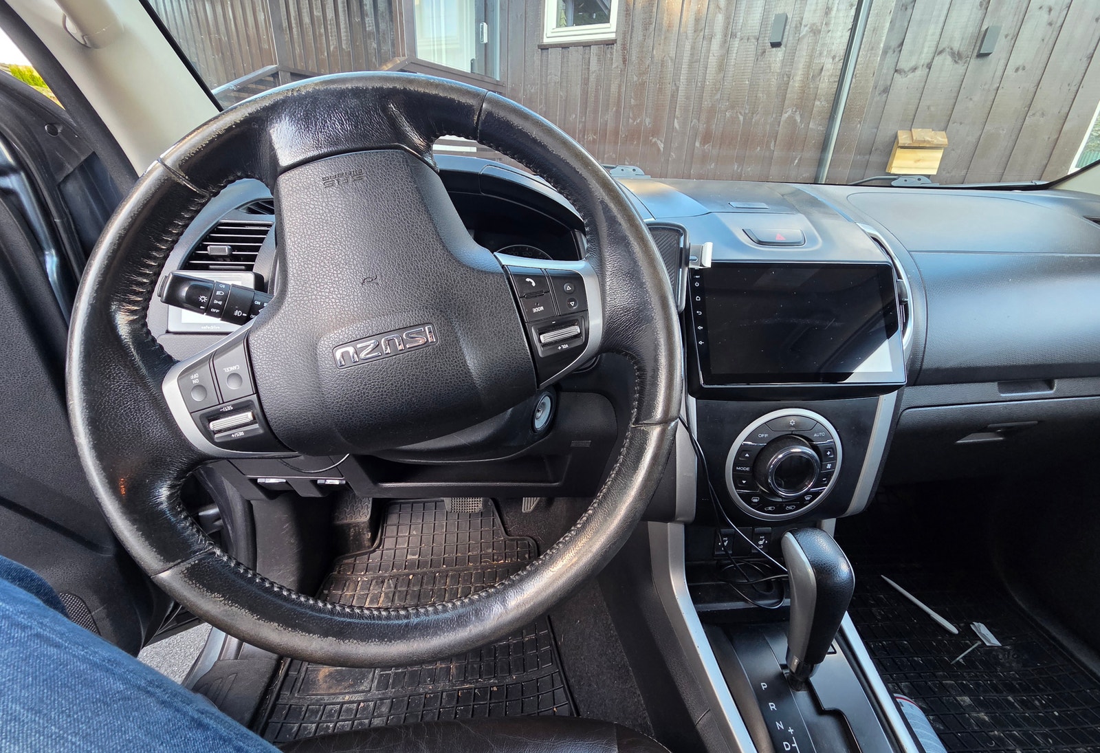 Isuzu D-Max Crew Cab 2.5 4WD Automatic, 163hp, 2013