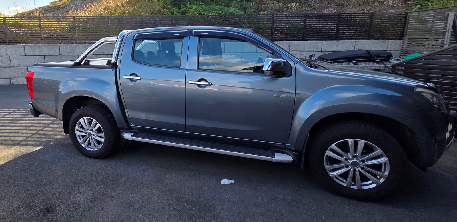 Isuzu D-Max Crew Cab 2.5 4WD Automatic, 163hp, 2013
