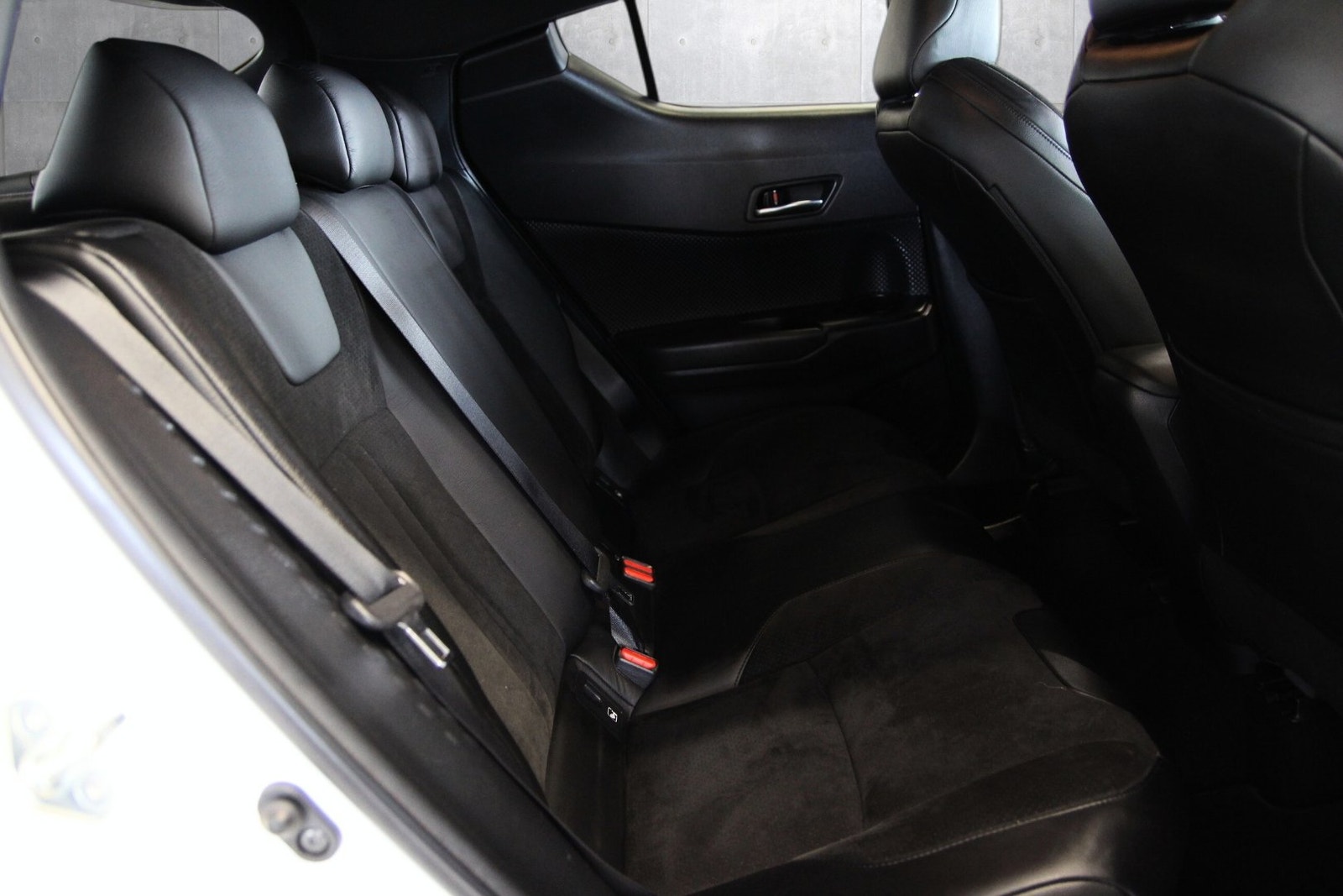 Toyota C-HR Hybrid CVT, 122hp, 2023