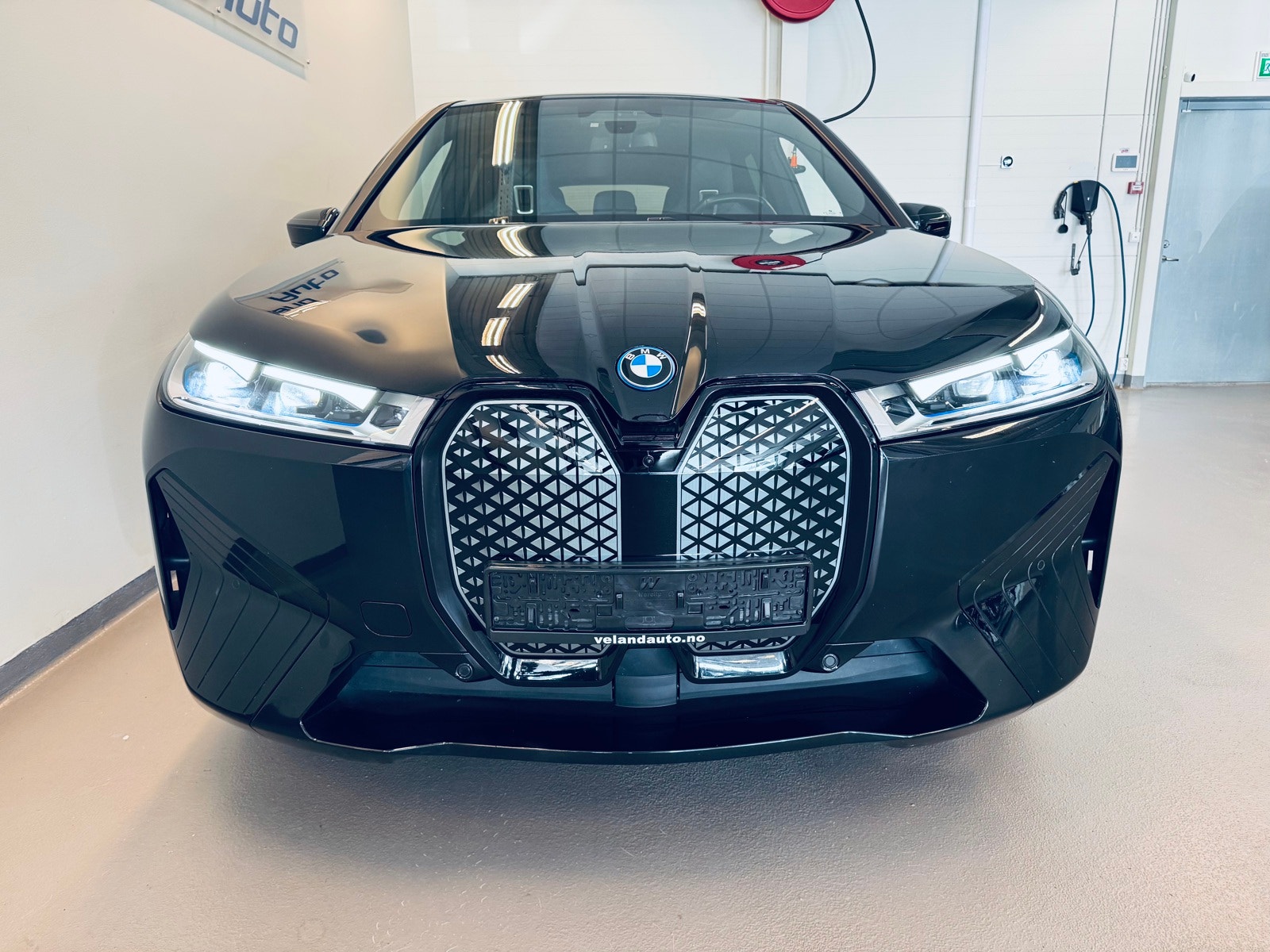 BMW iX xDrive50, 524hp, 2022