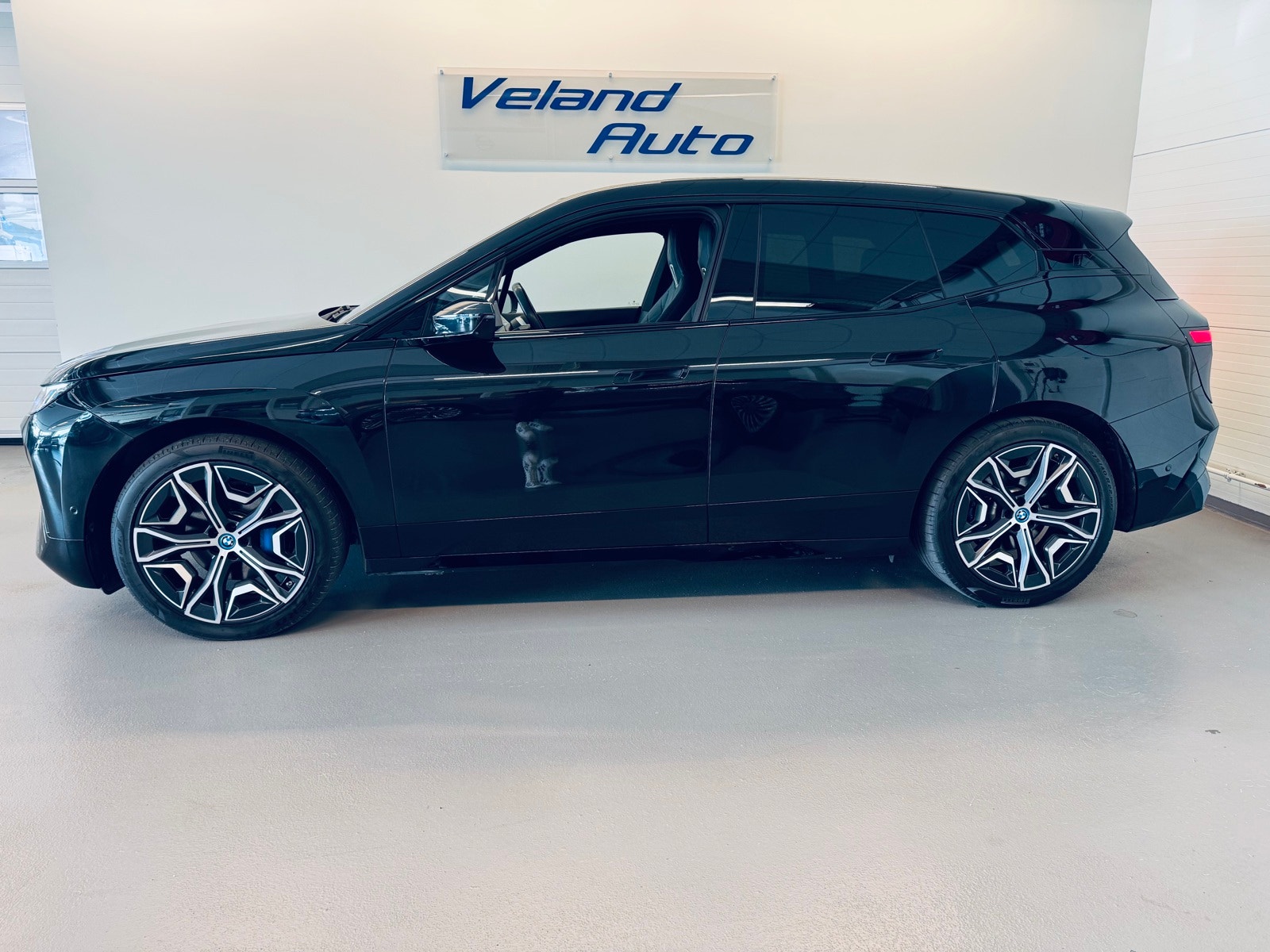 BMW iX xDrive50, 524hp, 2022