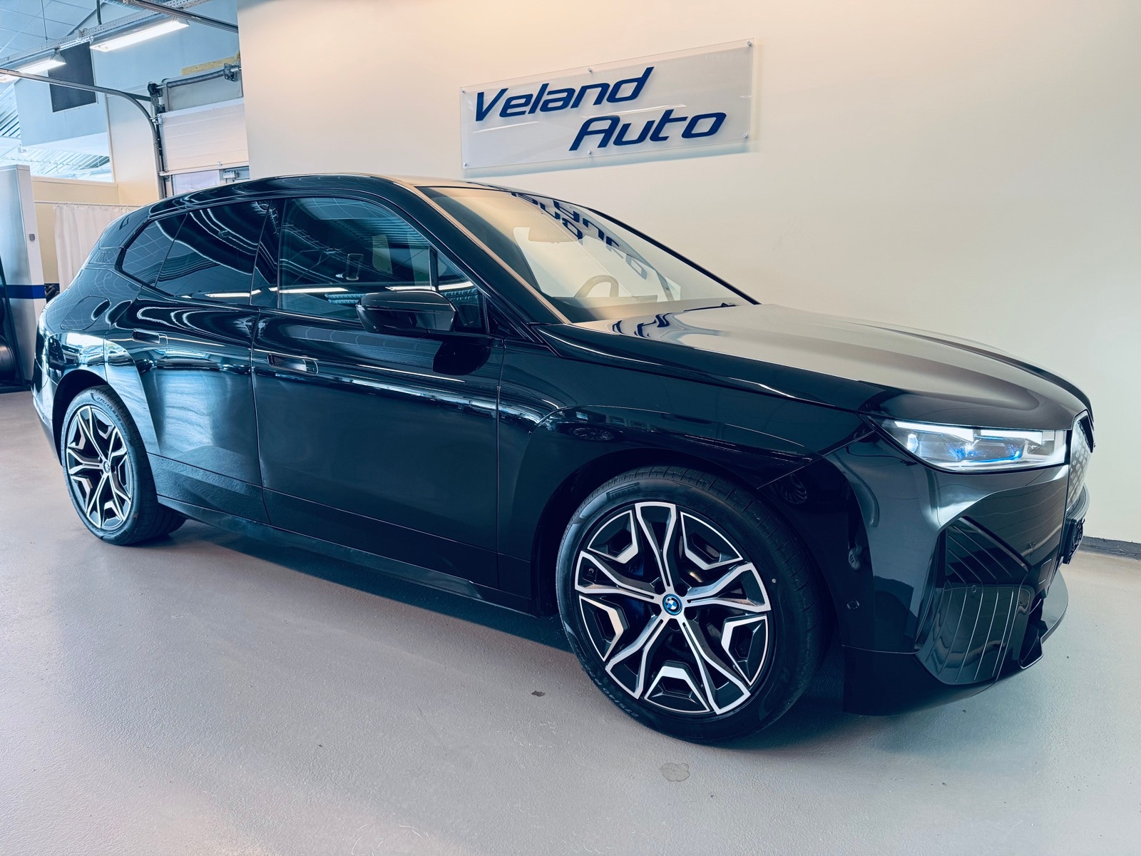 BMW iX xDrive50, 524hp, 2022