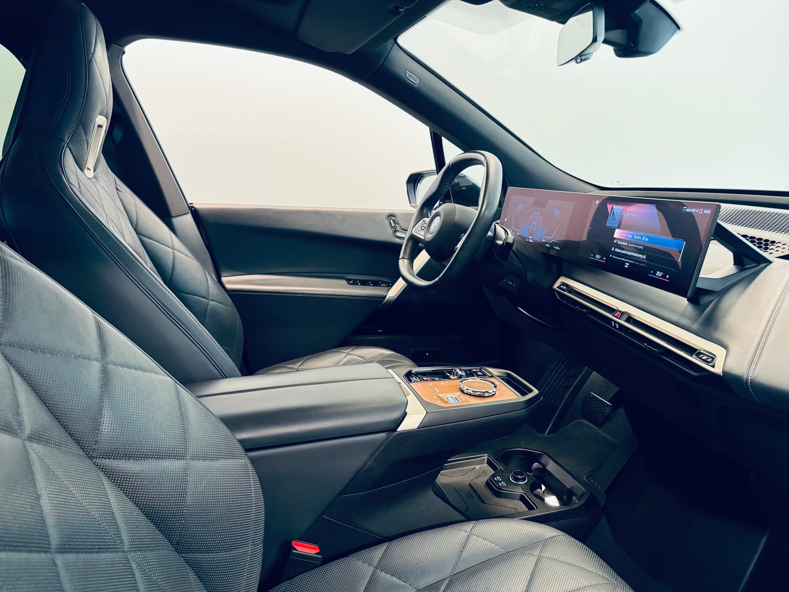 BMW iX xDrive50, 524hp, 2022