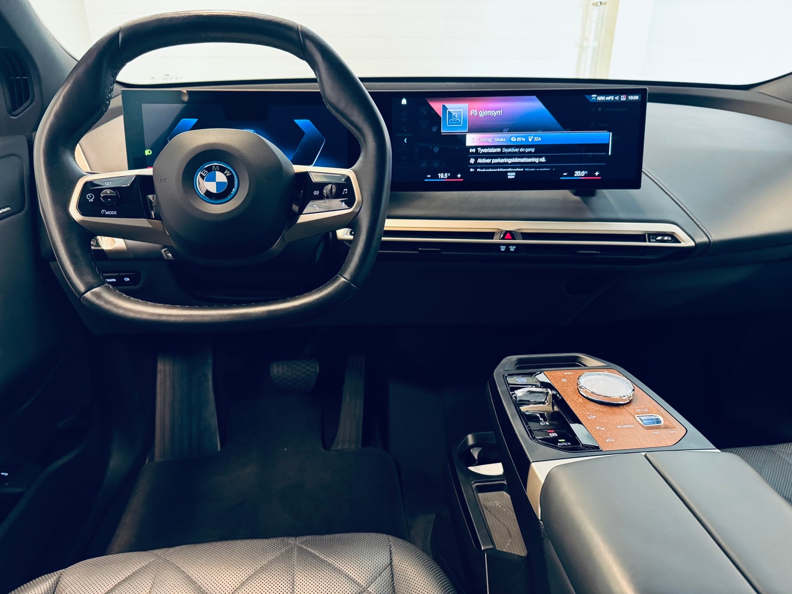 BMW iX xDrive50, 524hp, 2022