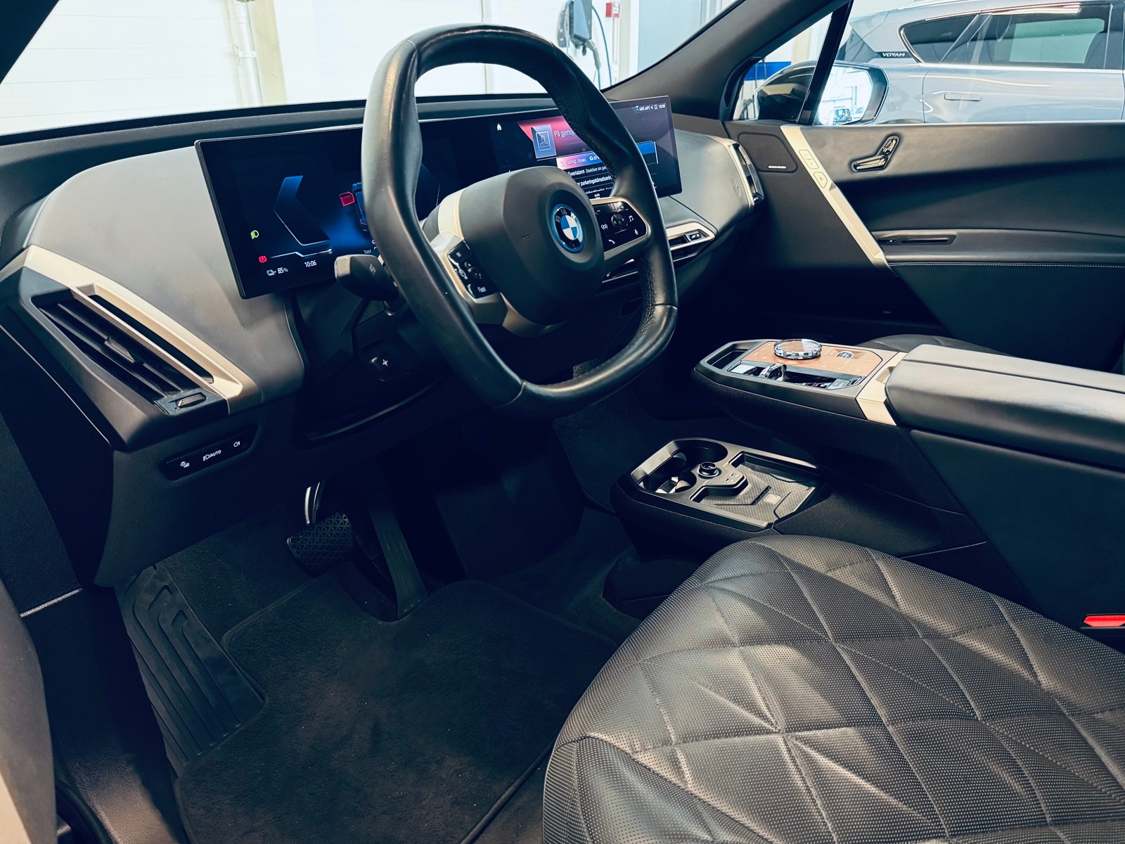 BMW iX xDrive50, 524hp, 2022