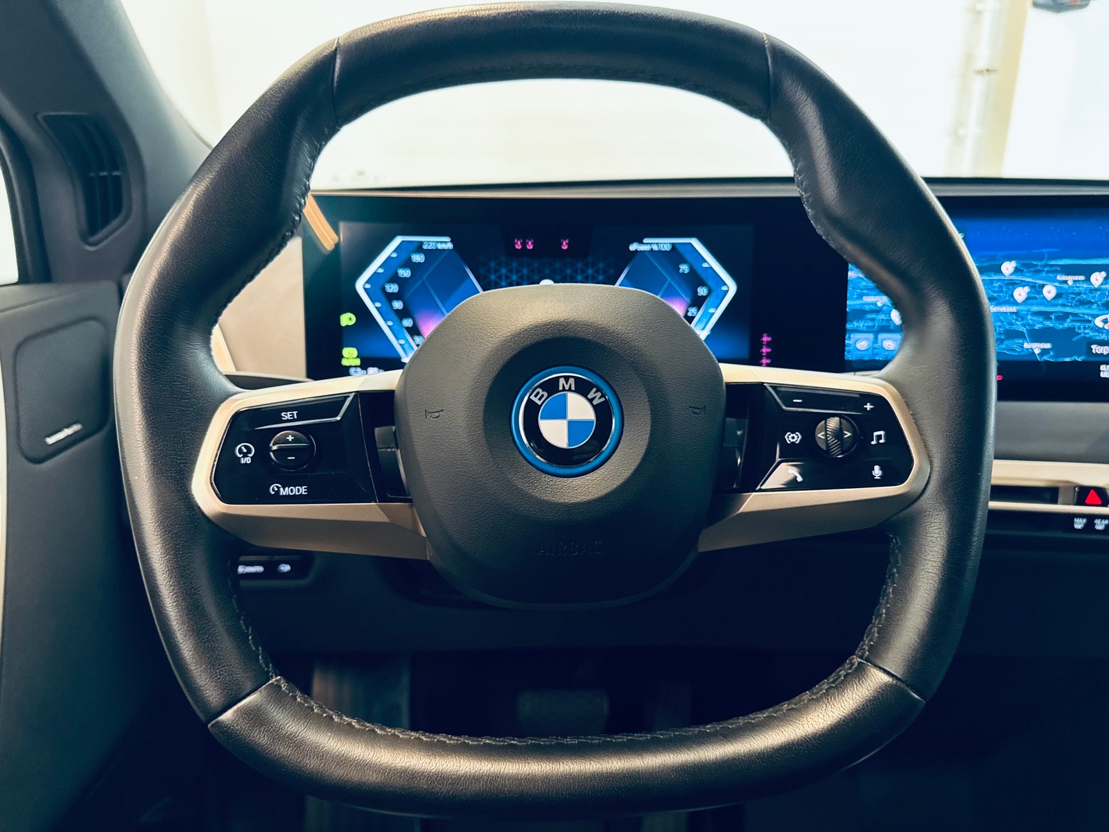 BMW iX xDrive50, 524hp, 2022