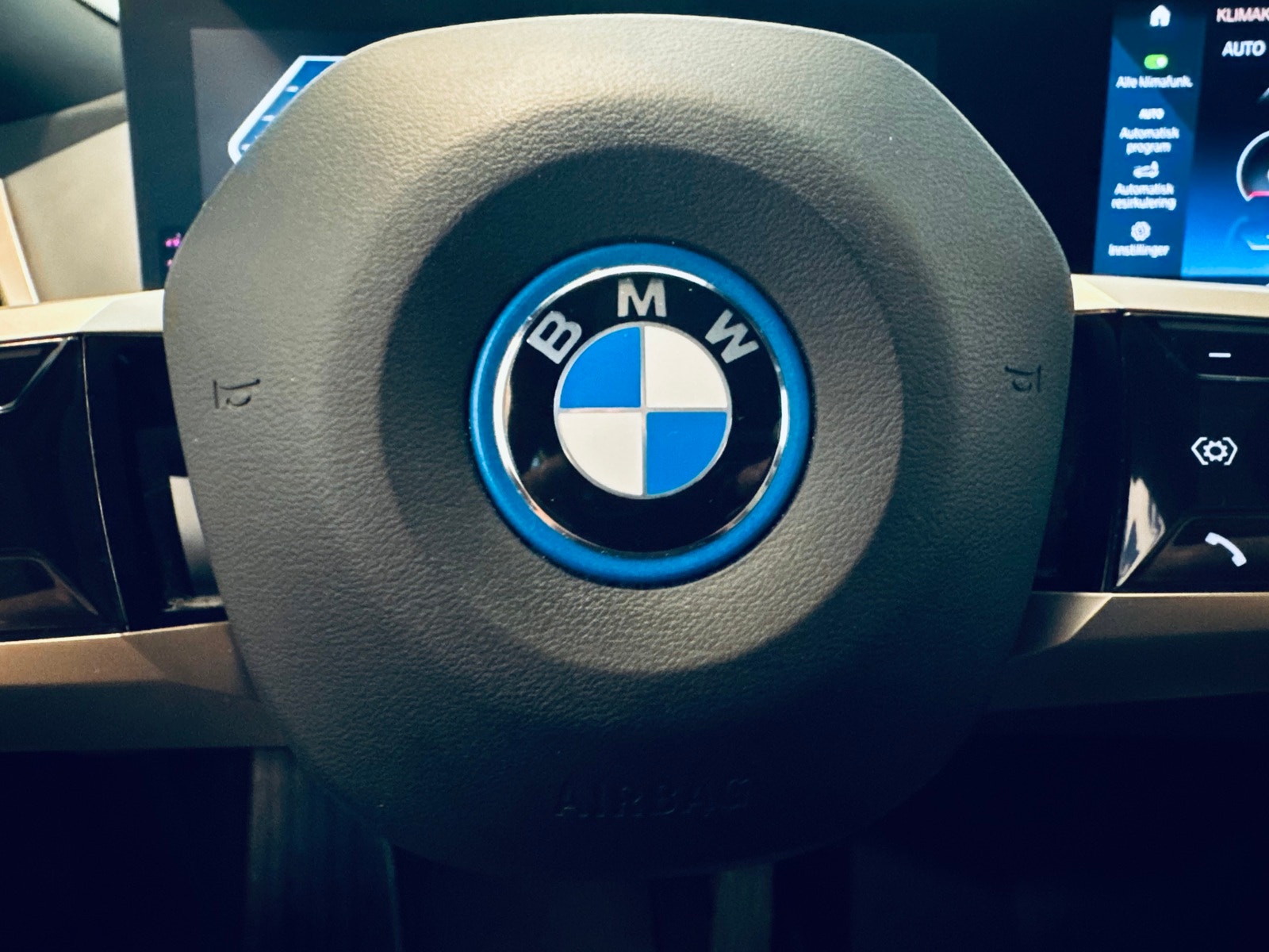 BMW iX xDrive50, 524hp, 2022