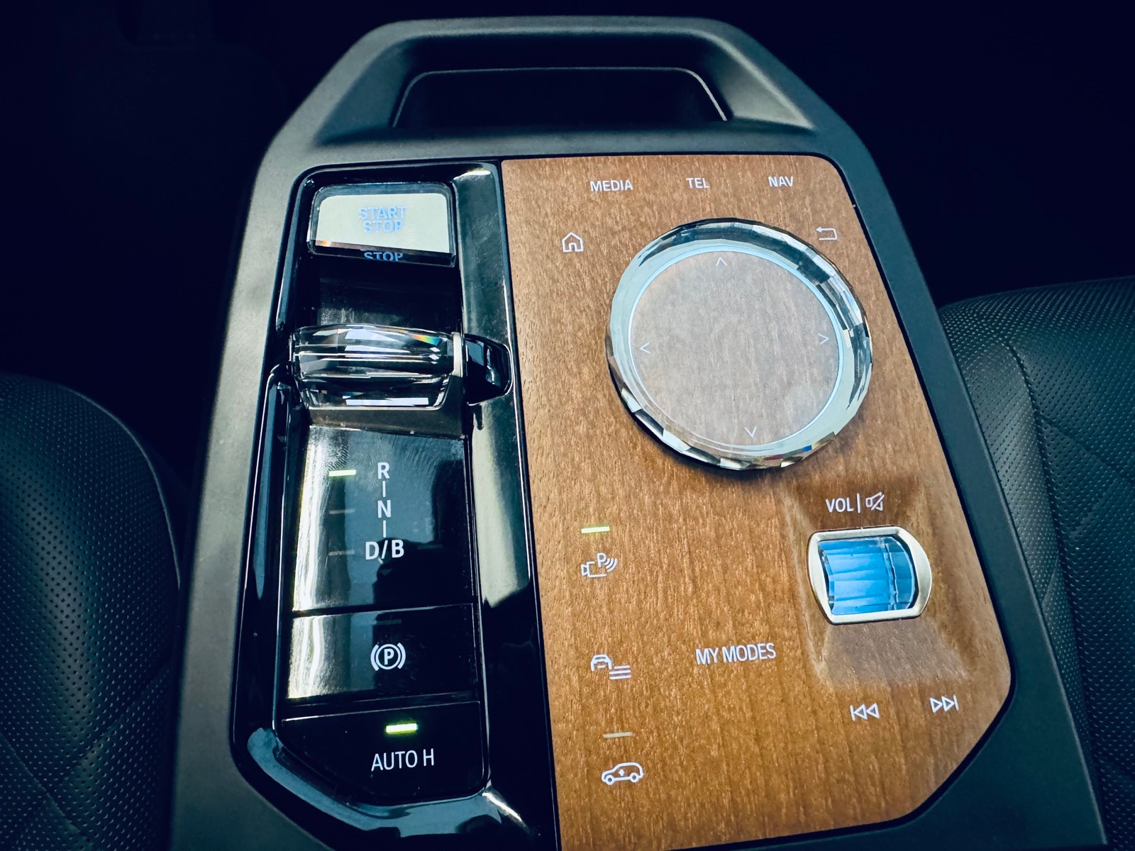 BMW iX xDrive50, 524hp, 2022