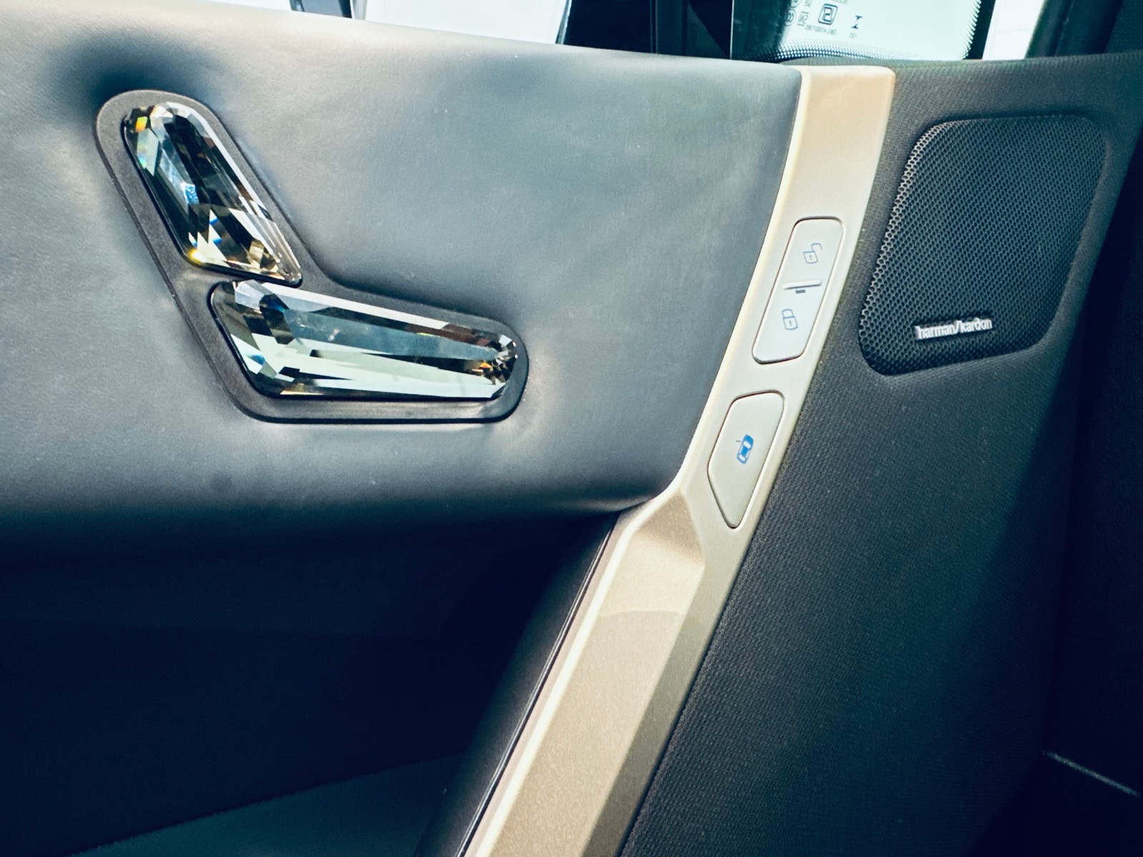 BMW iX xDrive50, 524hp, 2022