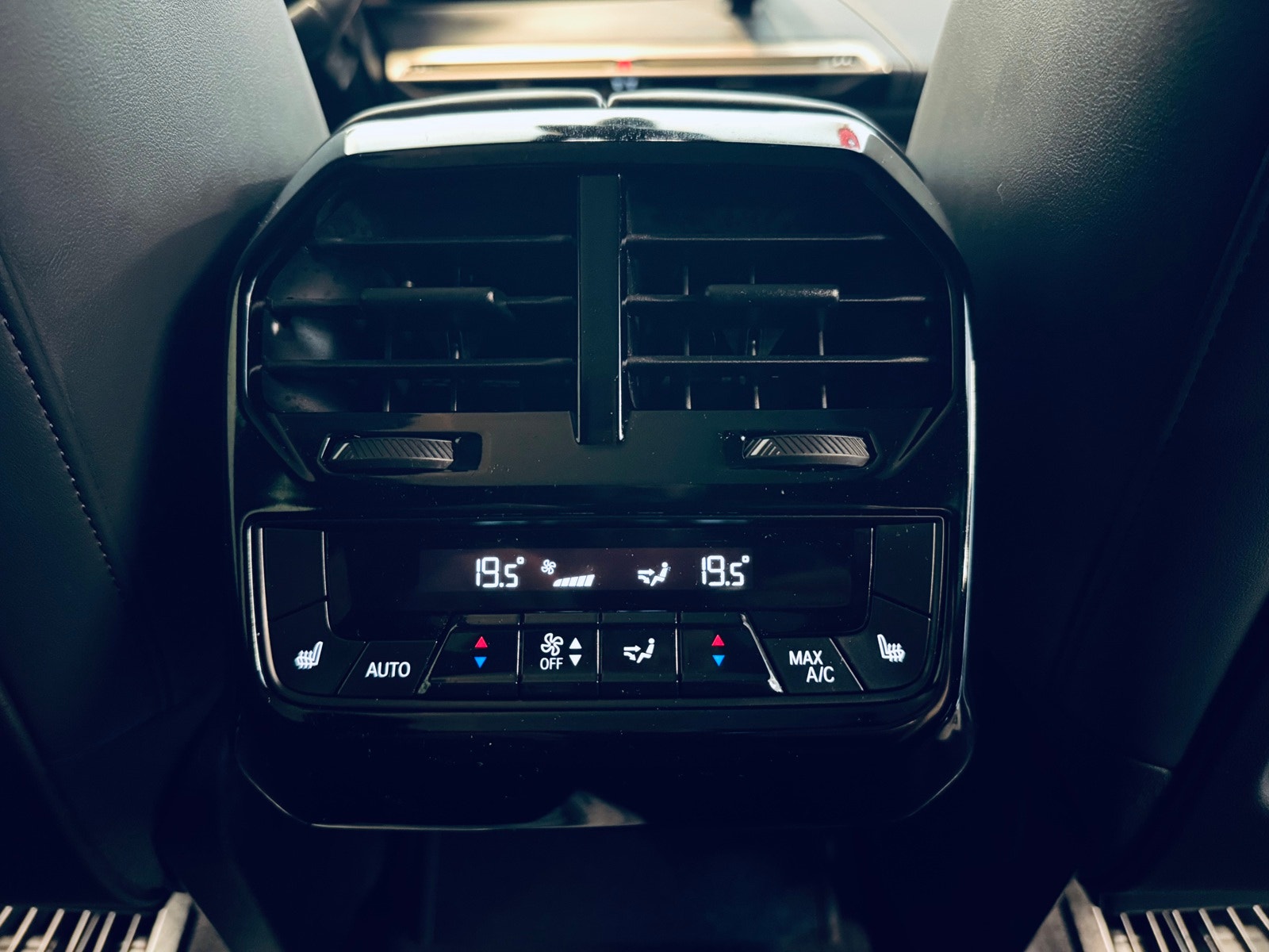 BMW iX xDrive50, 524hp, 2022