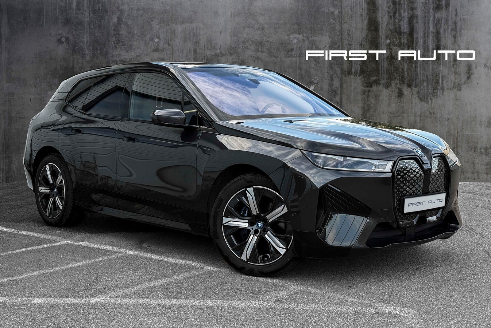 BMW iX xDrive50, 524hp, 2022