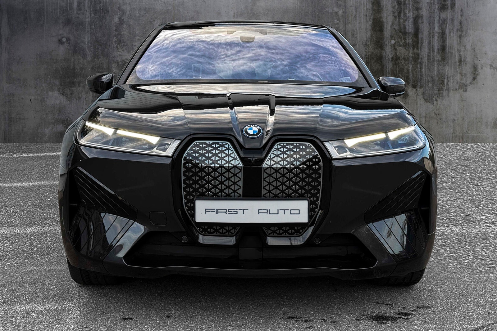 BMW iX xDrive50, 524hp, 2022