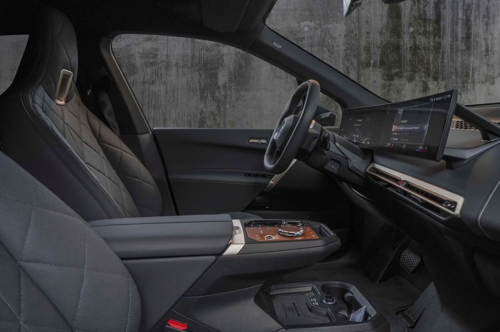 BMW iX xDrive50, 524hp, 2022