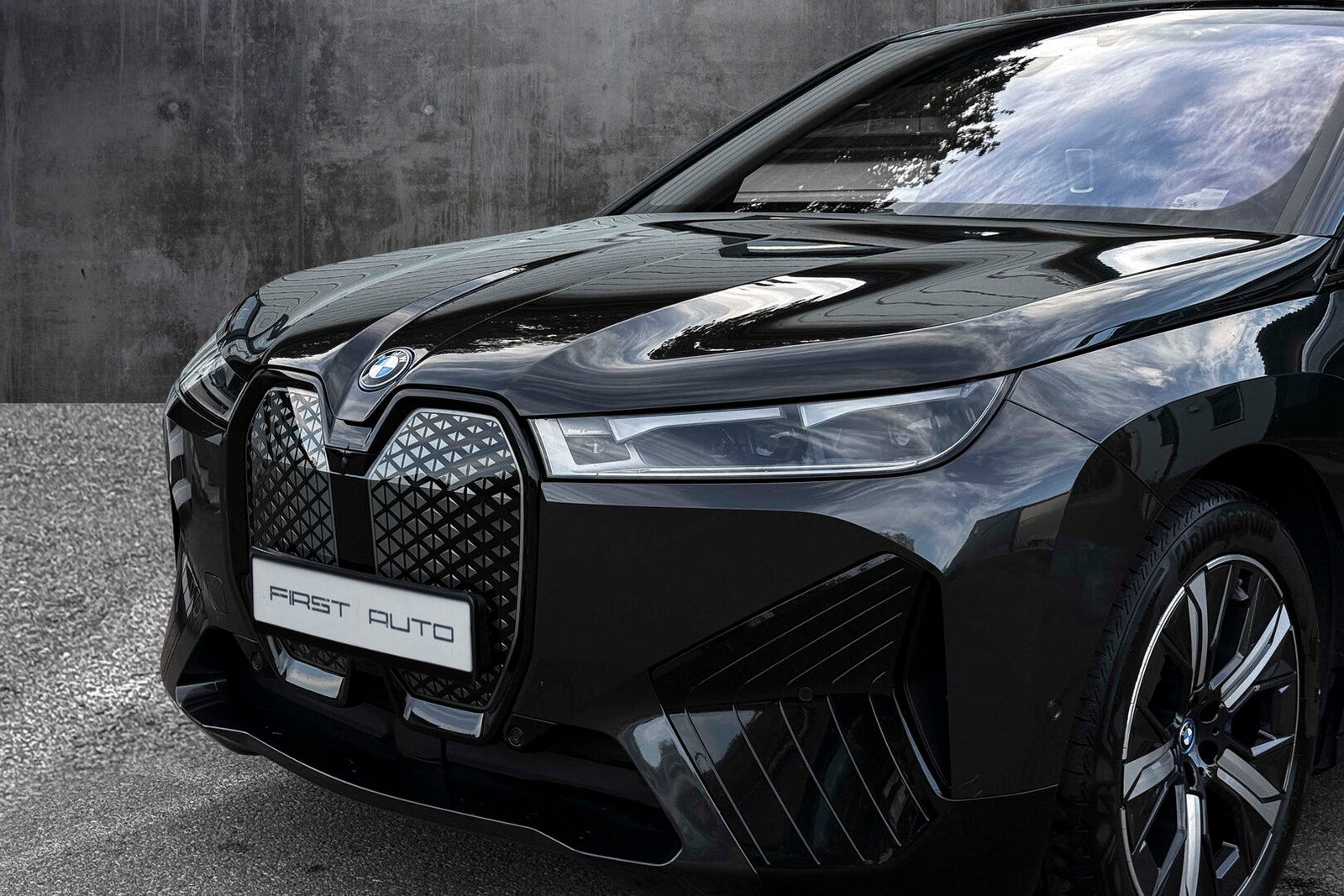 BMW iX xDrive50, 524hp, 2022