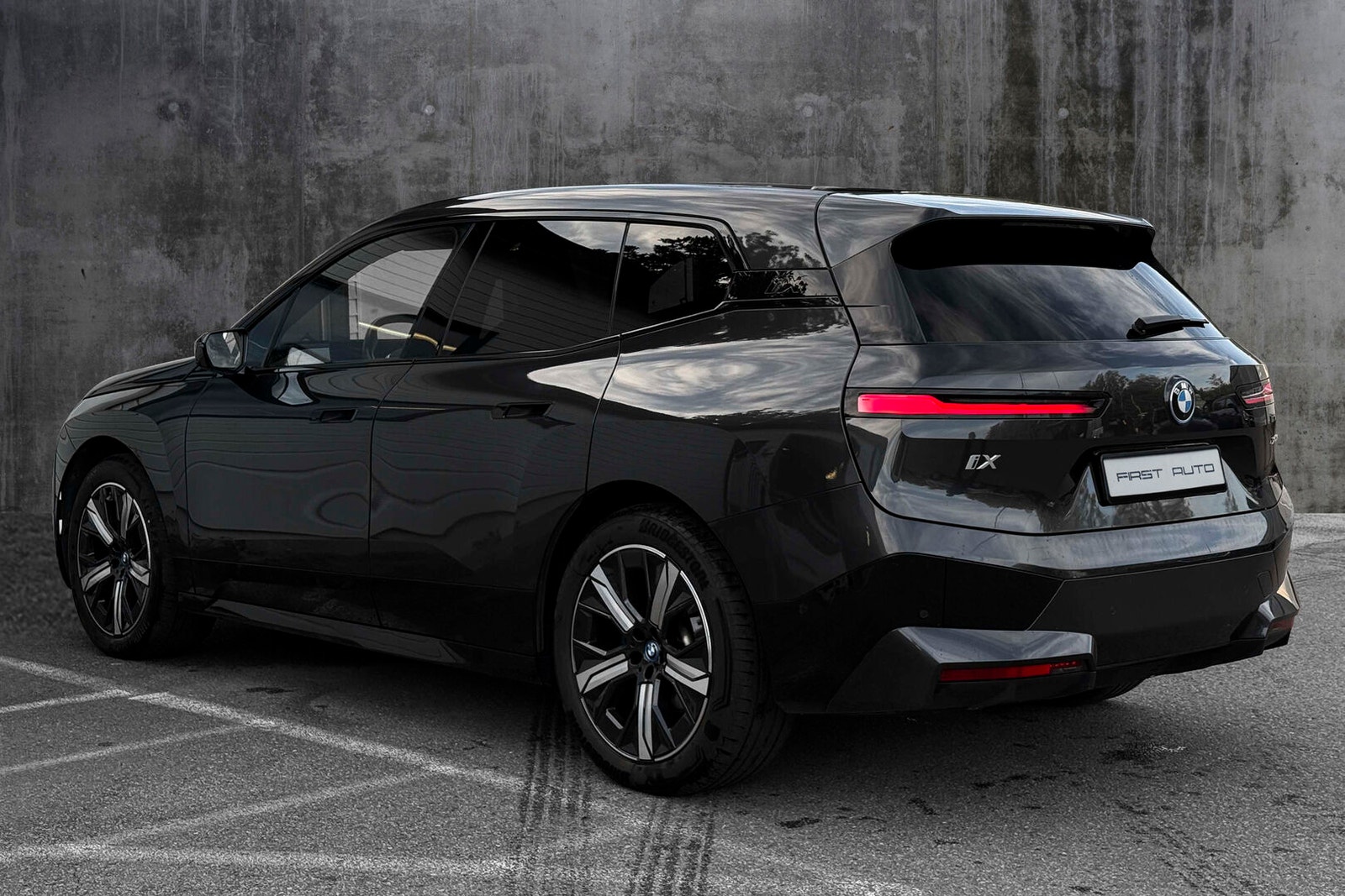 BMW iX xDrive50, 524hp, 2022