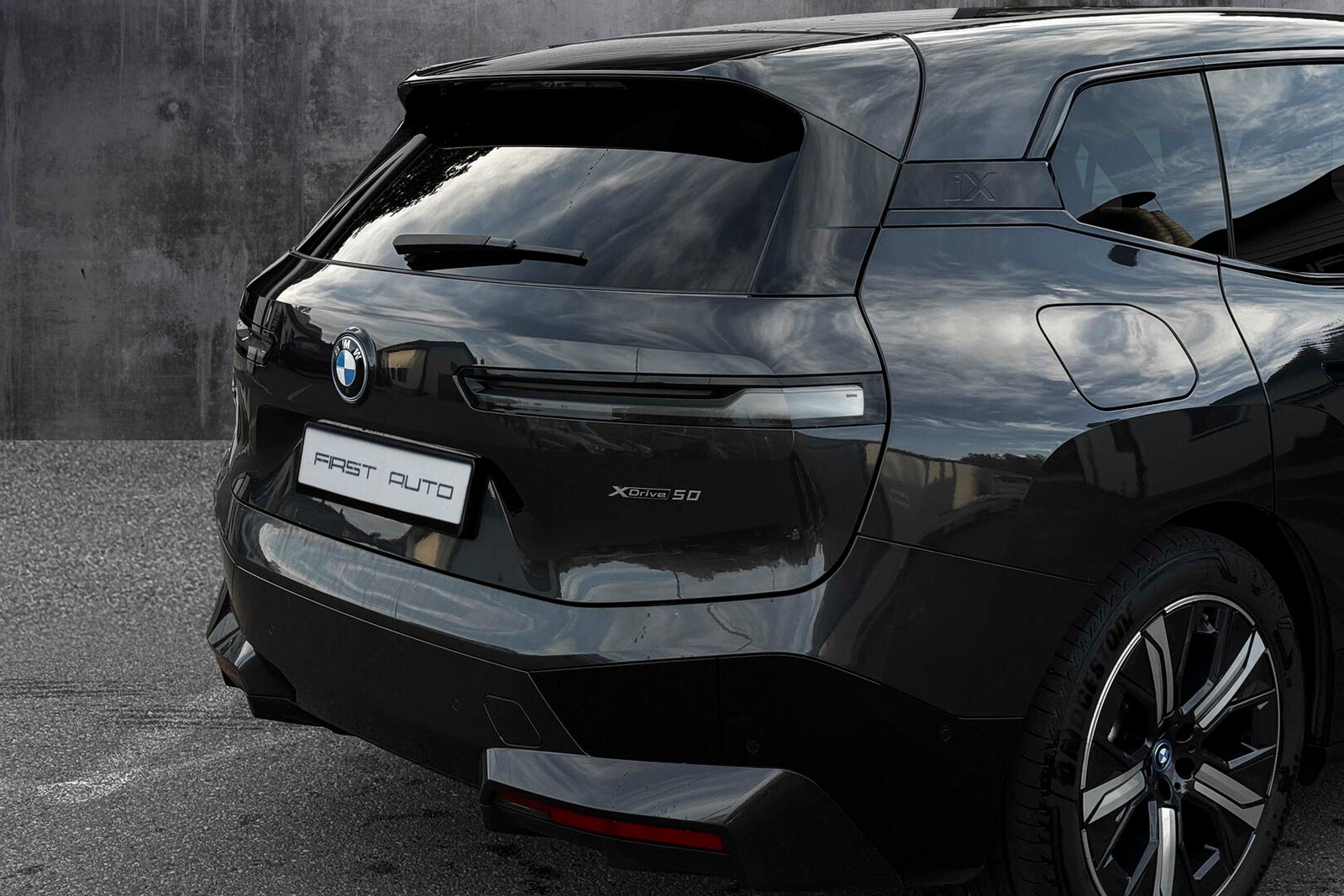 BMW iX xDrive50, 524hp, 2022