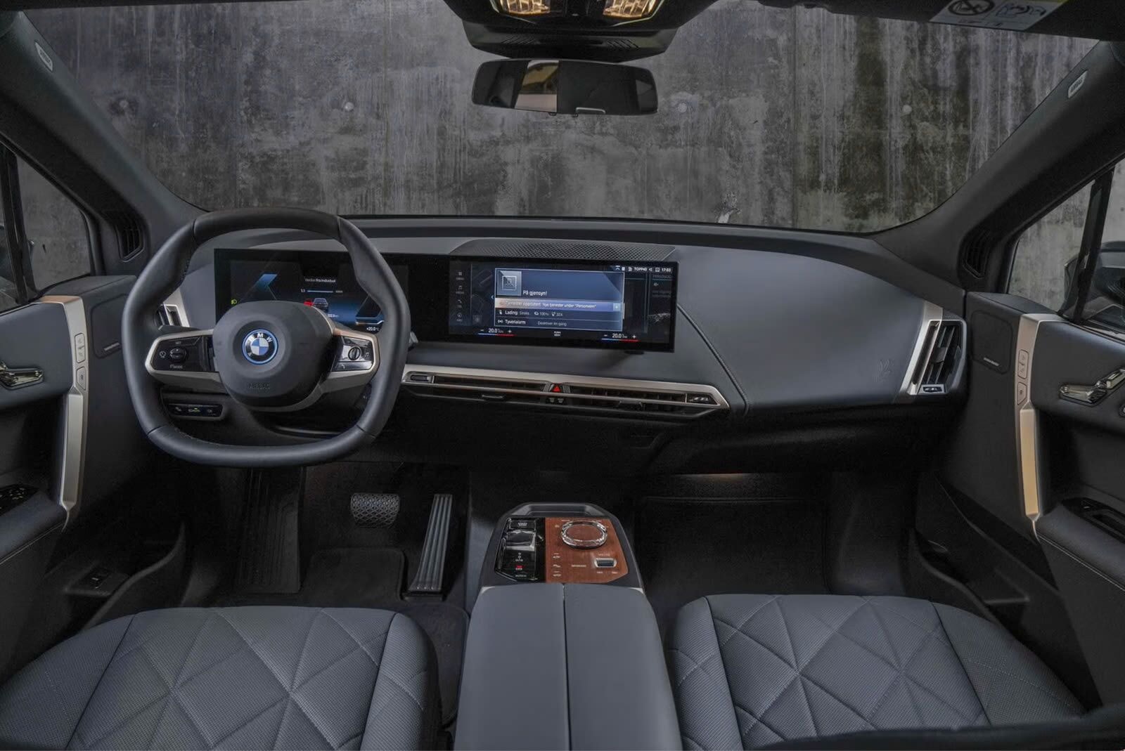 BMW iX xDrive50, 524hp, 2022