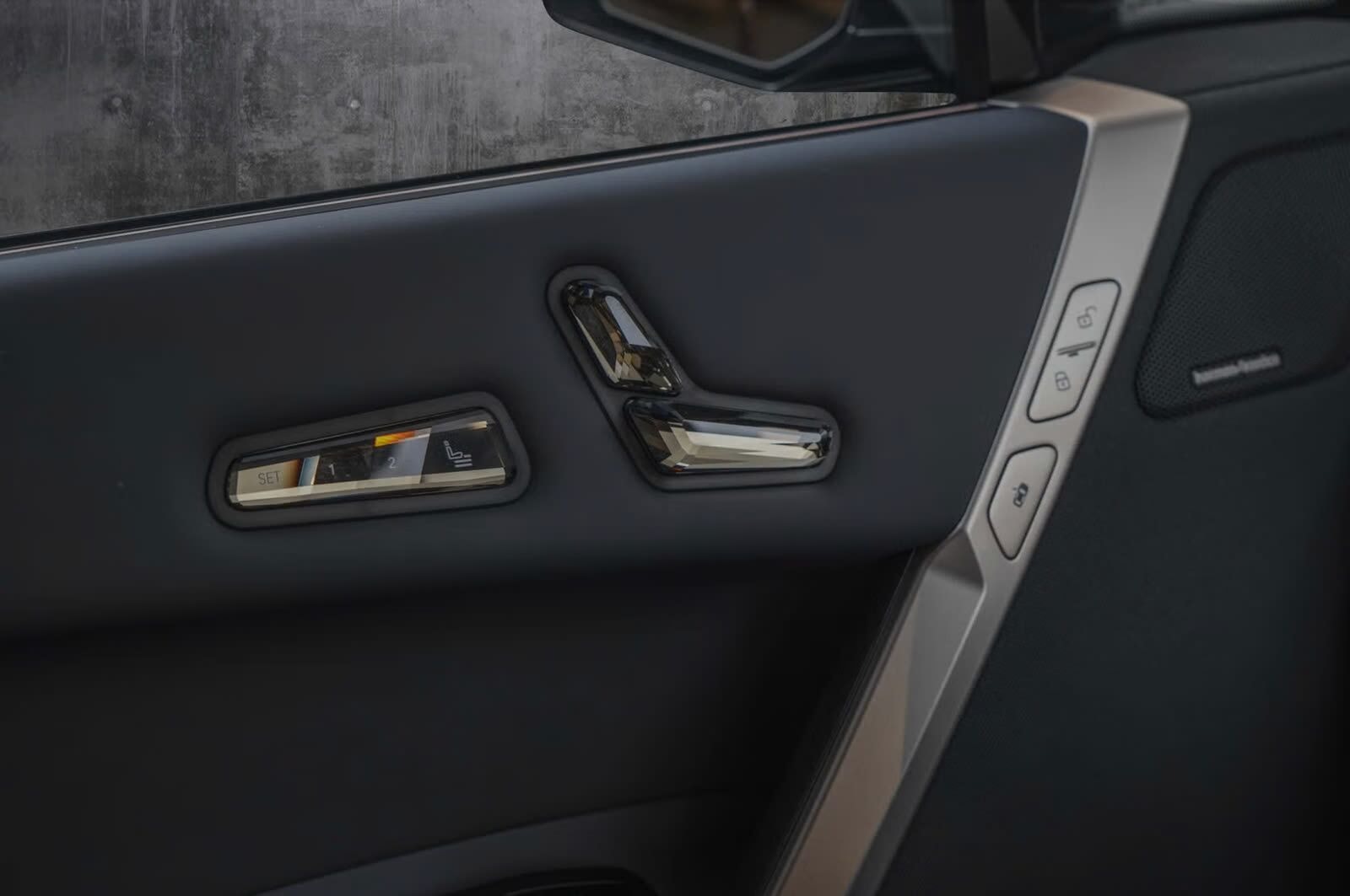 BMW iX xDrive50, 524hp, 2022