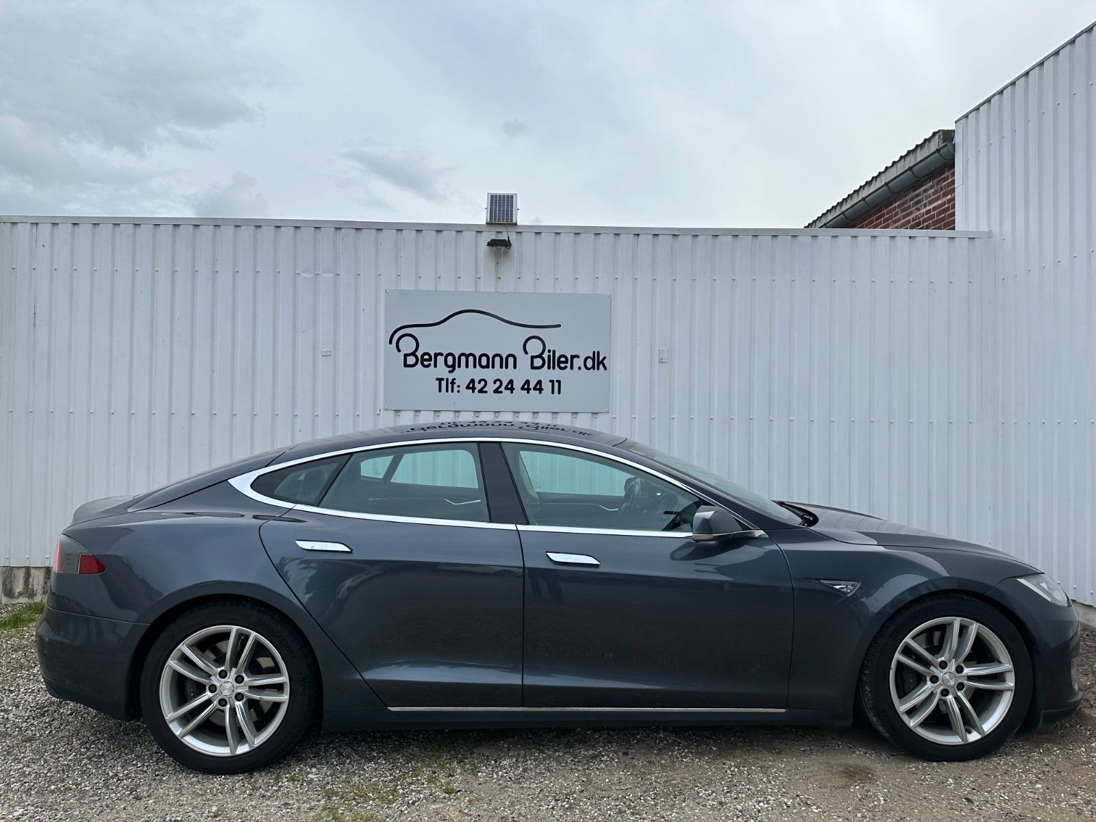 Tesla Model S 85D, 423hp, 2015