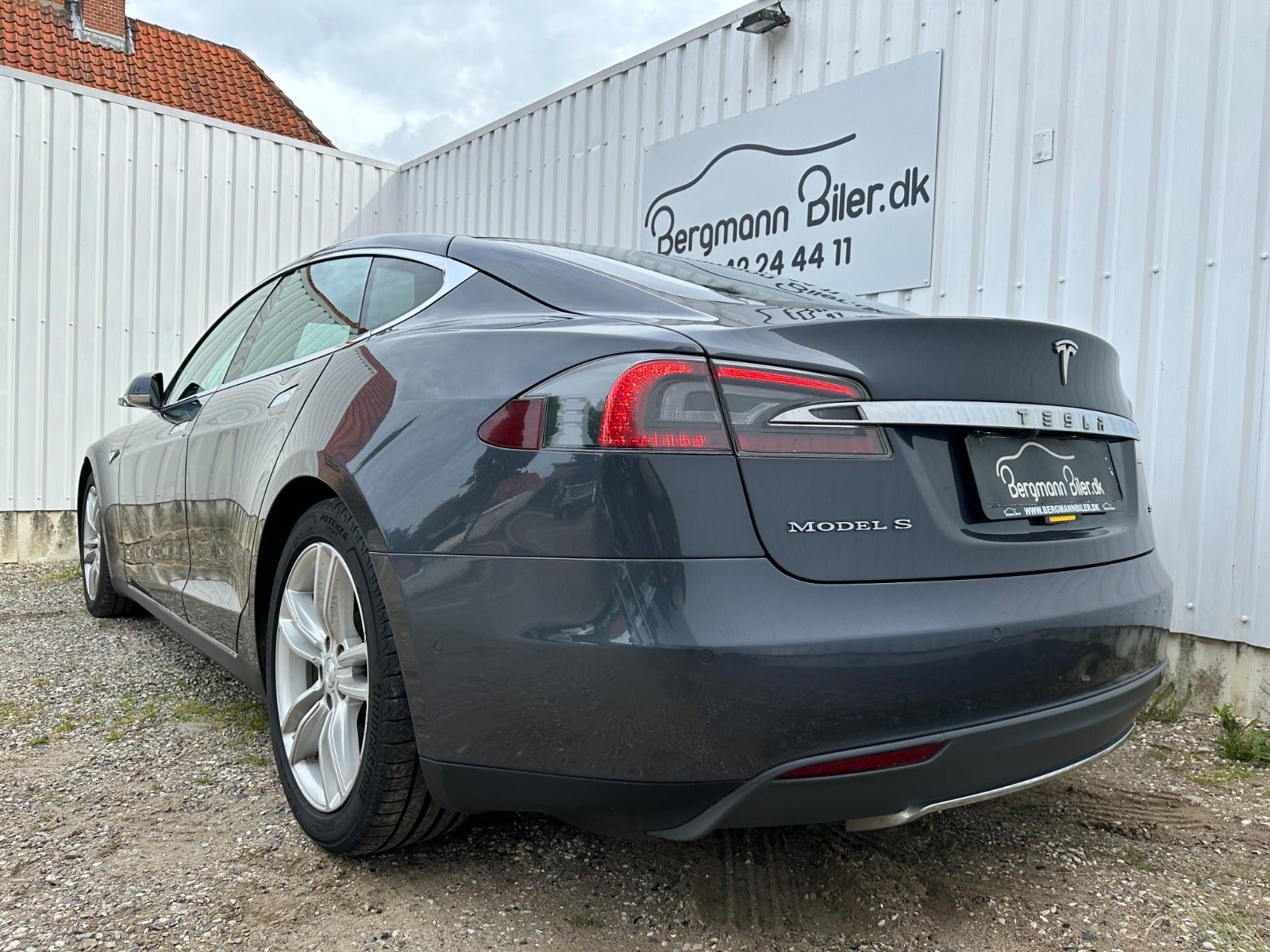 Tesla Model S 85D, 423hp, 2015