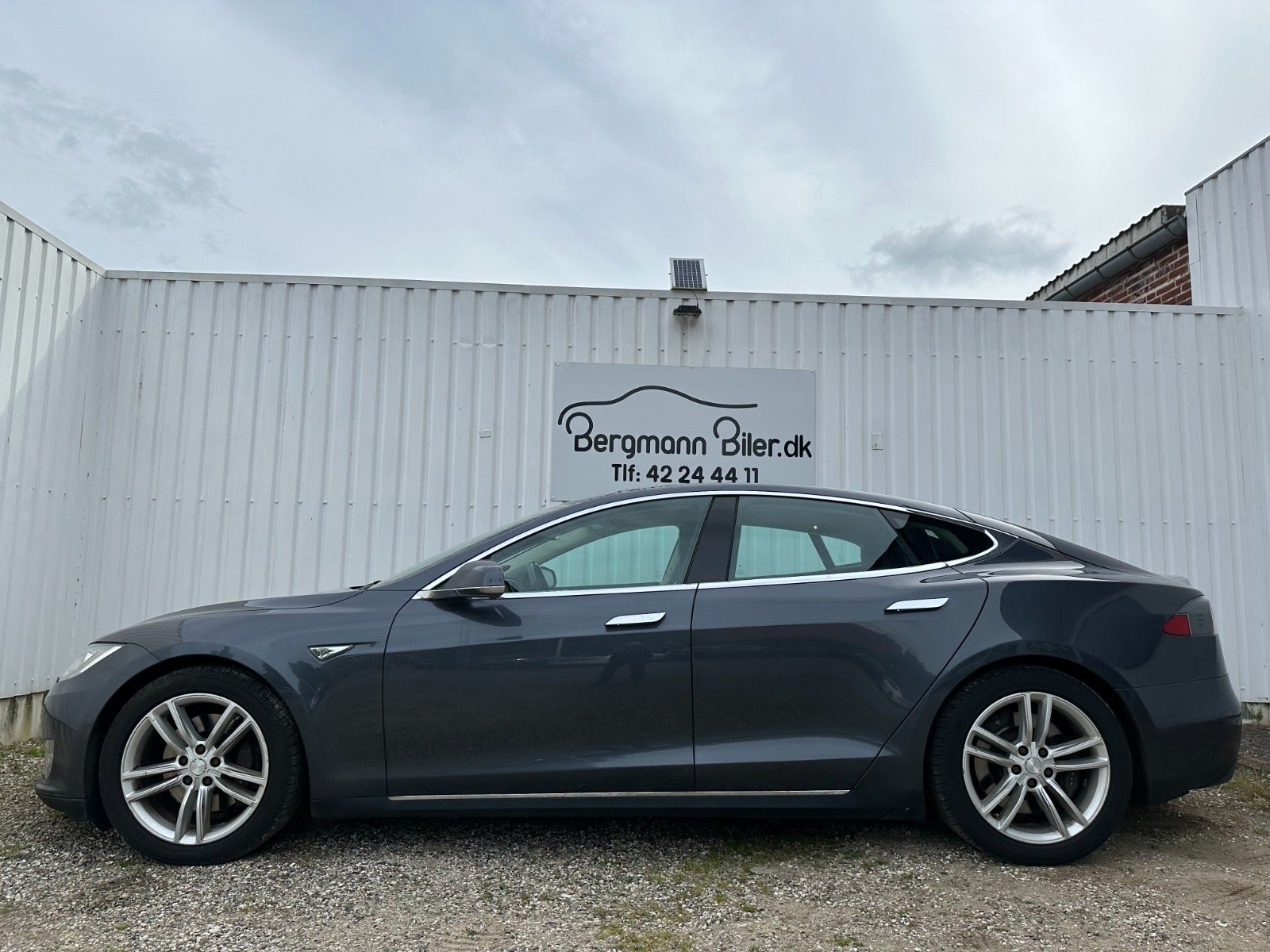 Tesla Model S 85D, 423hp, 2015