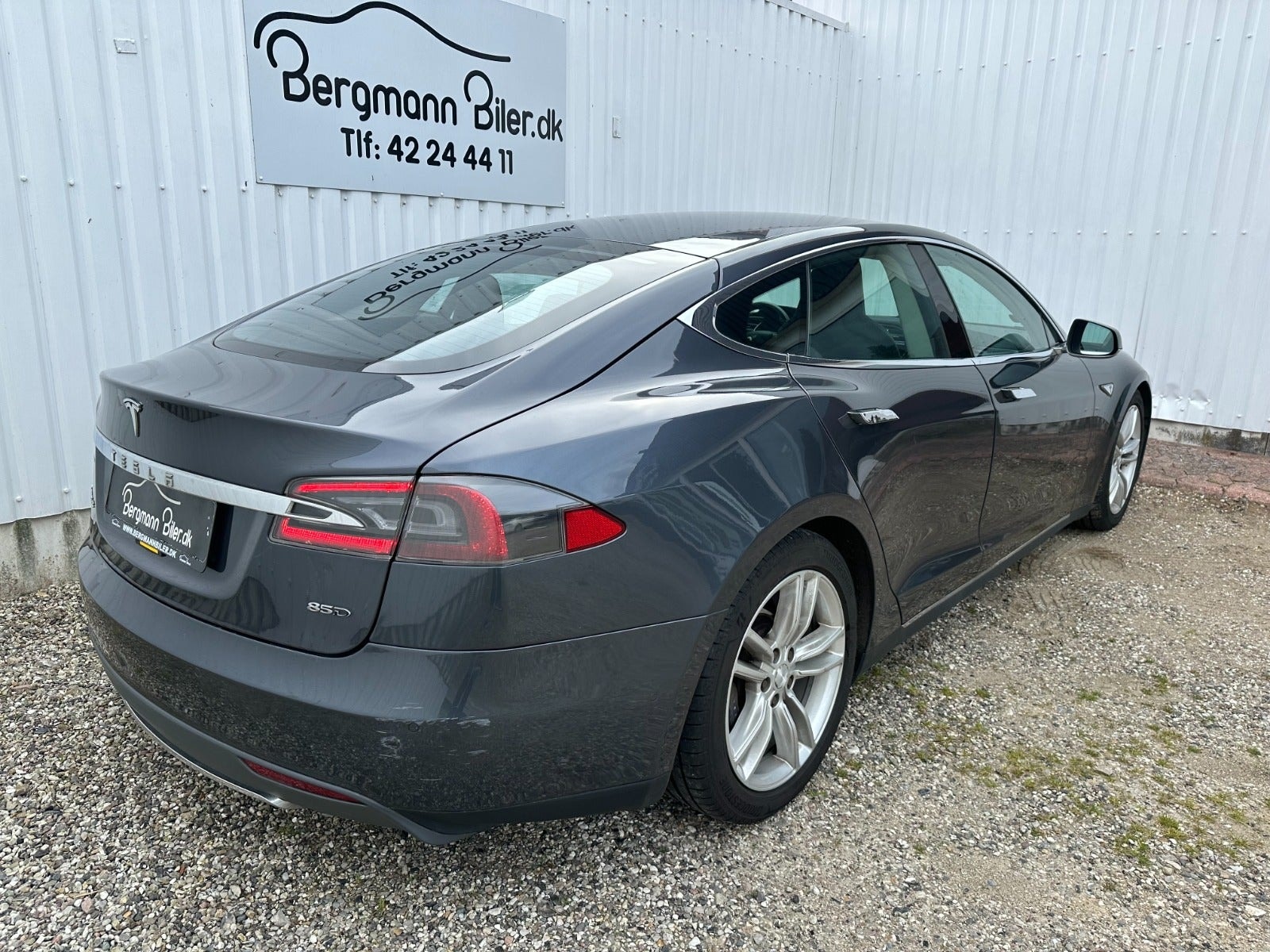 Tesla Model S 85D, 423hp, 2015