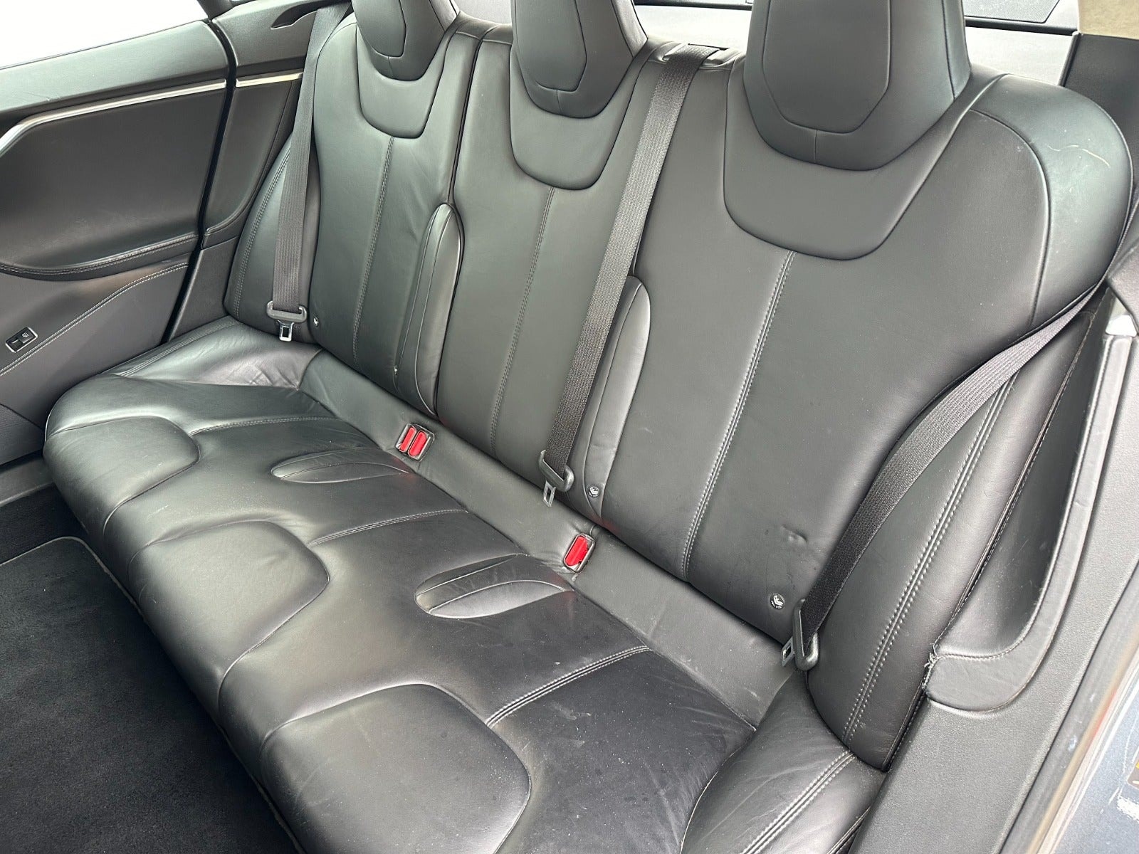Tesla Model S 85D, 423hp, 2015