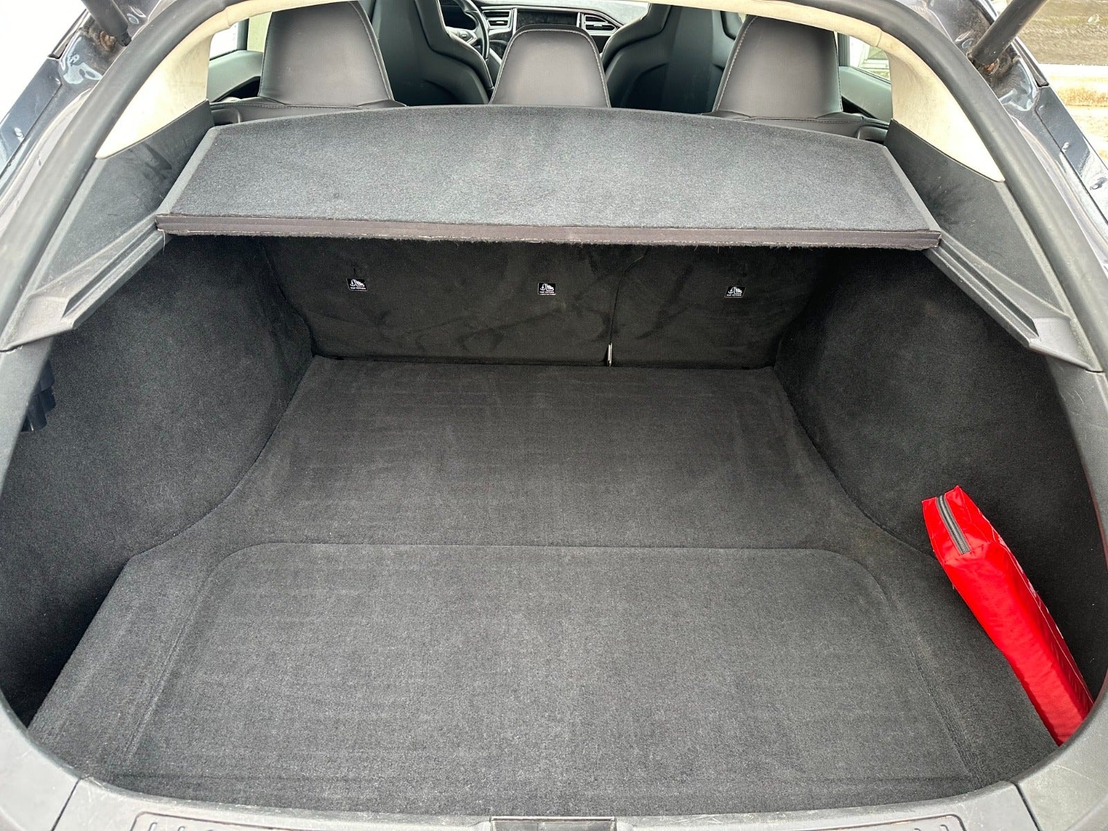 Tesla Model S 85D, 423hp, 2015
