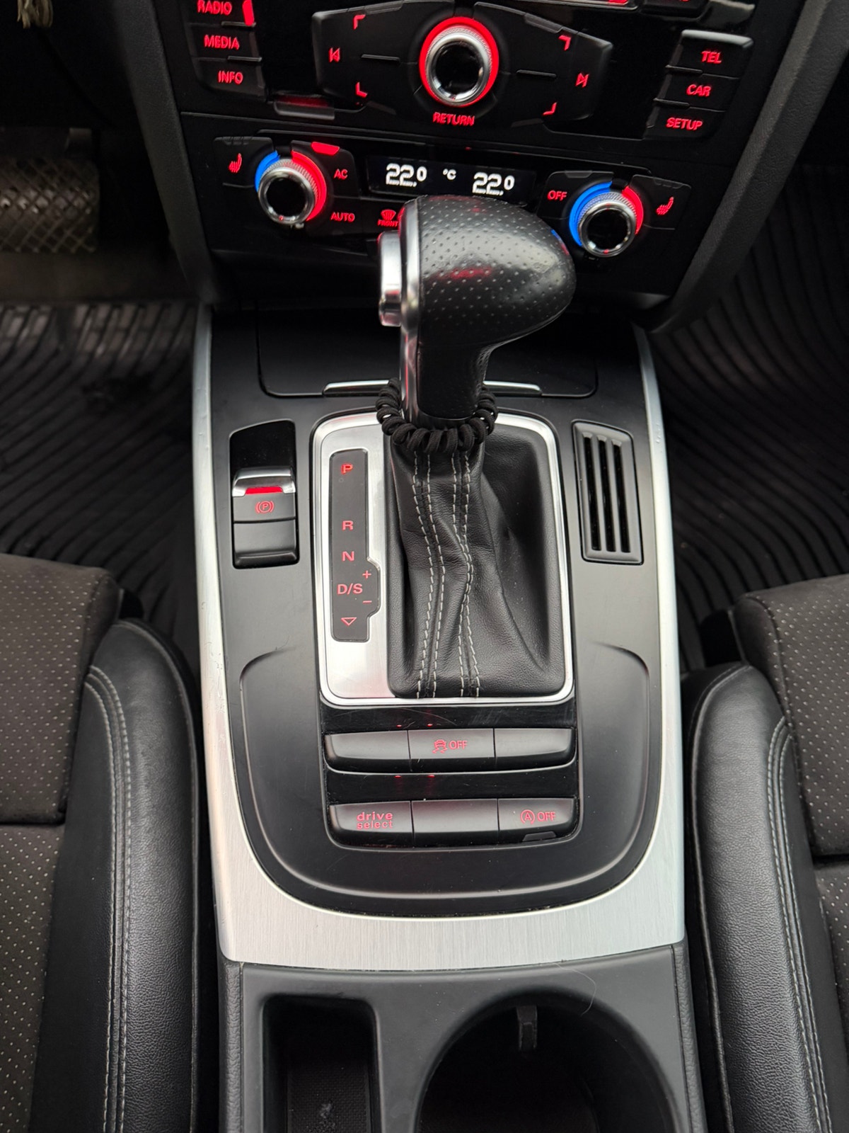 Audi A4 Avant 2.0 TDI DPF Multitronic, 177ps, 2013