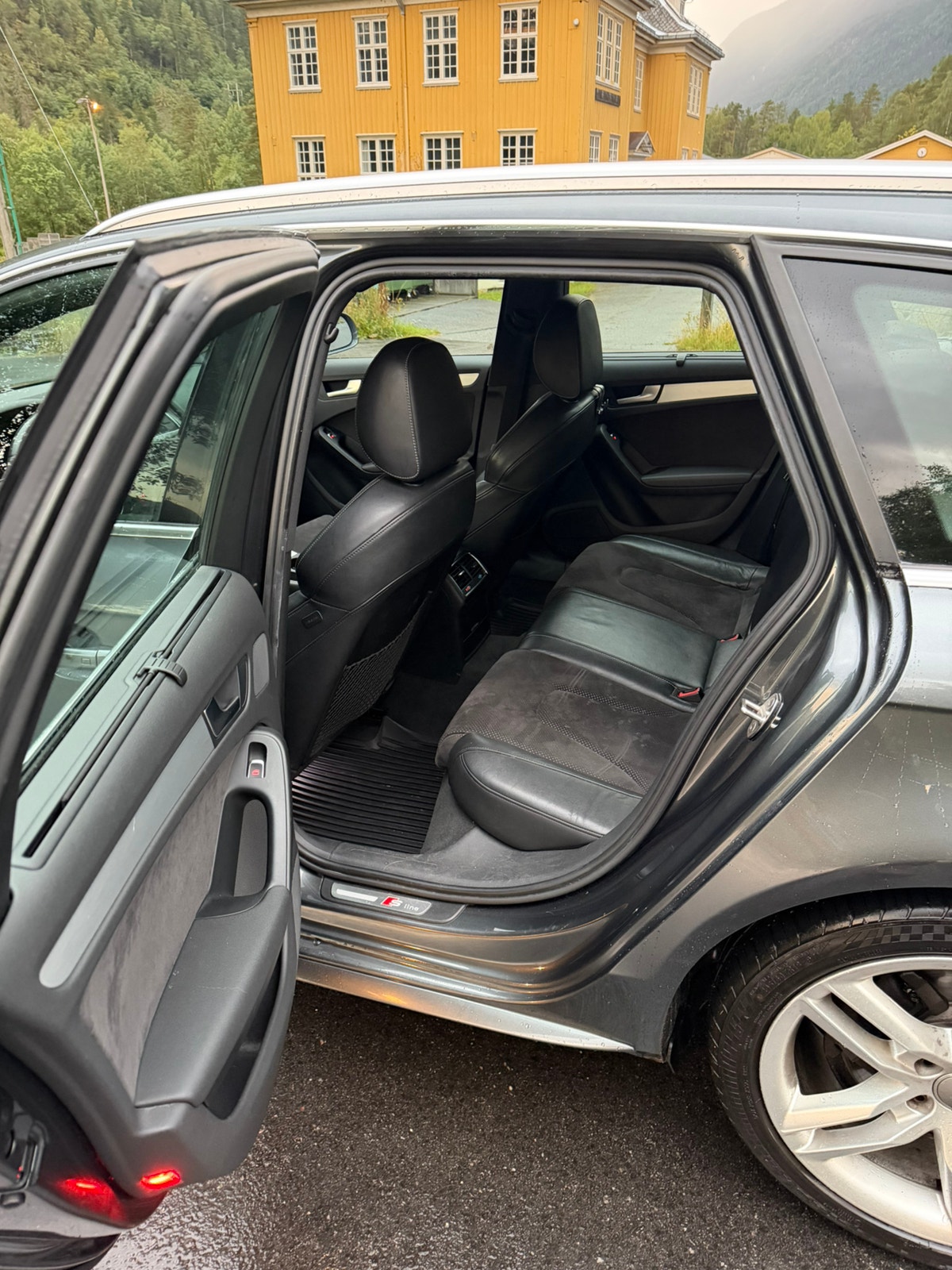 Audi A4 Avant 2.0 TDI DPF Multitronic, 177ps, 2013