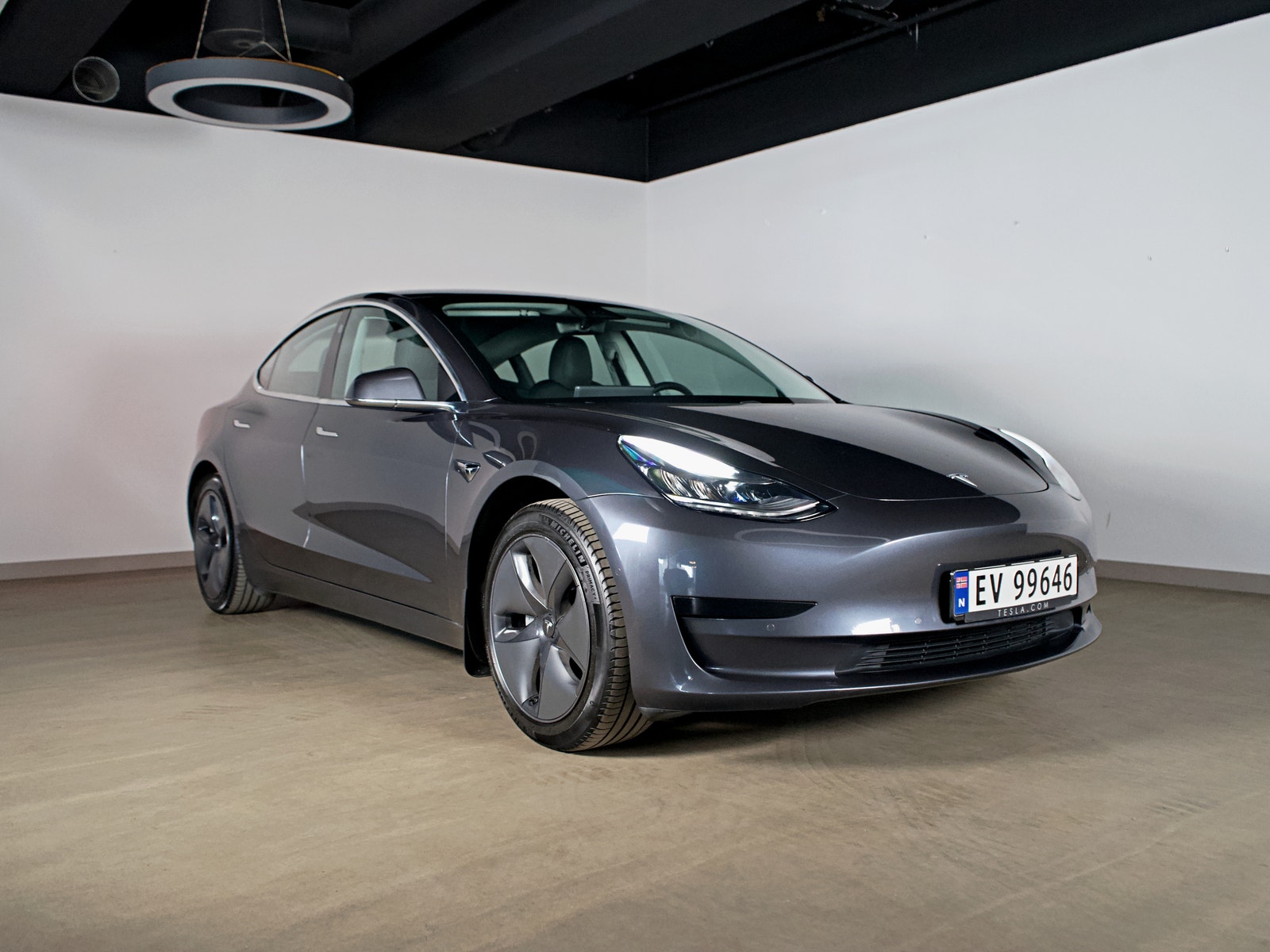 Tesla Model 3 Standard Range Plus, 325hk, 2020