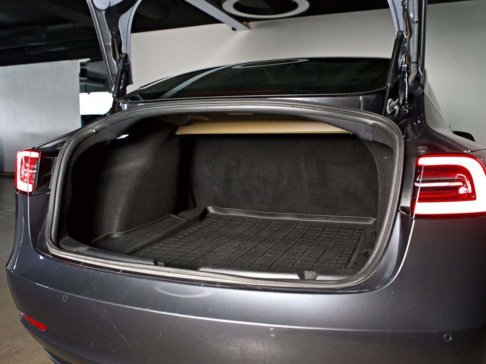 Tesla Model 3 Standard Range Plus, 325hk, 2020