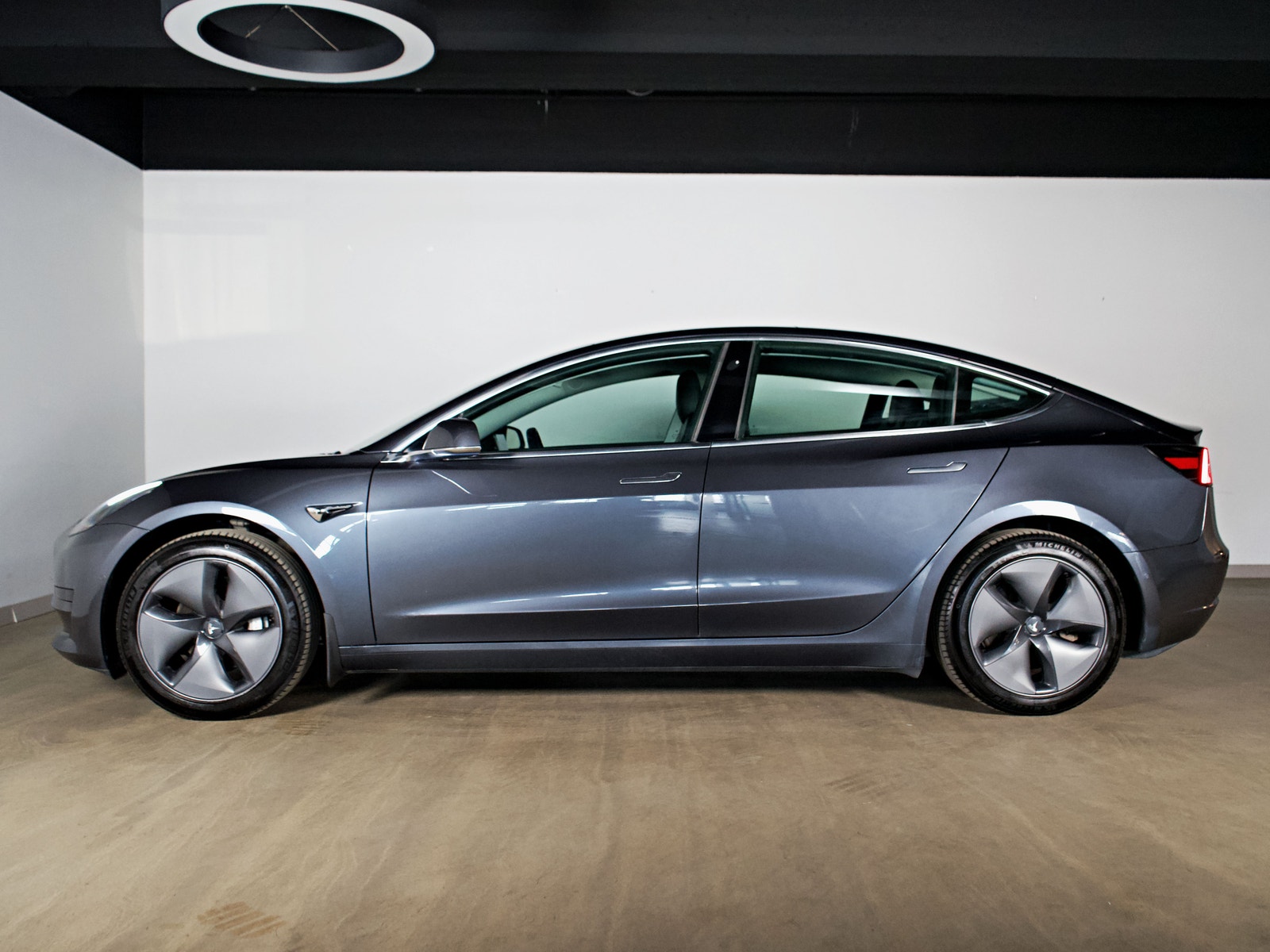 Tesla Model 3 Standard Range Plus, 325hk, 2020