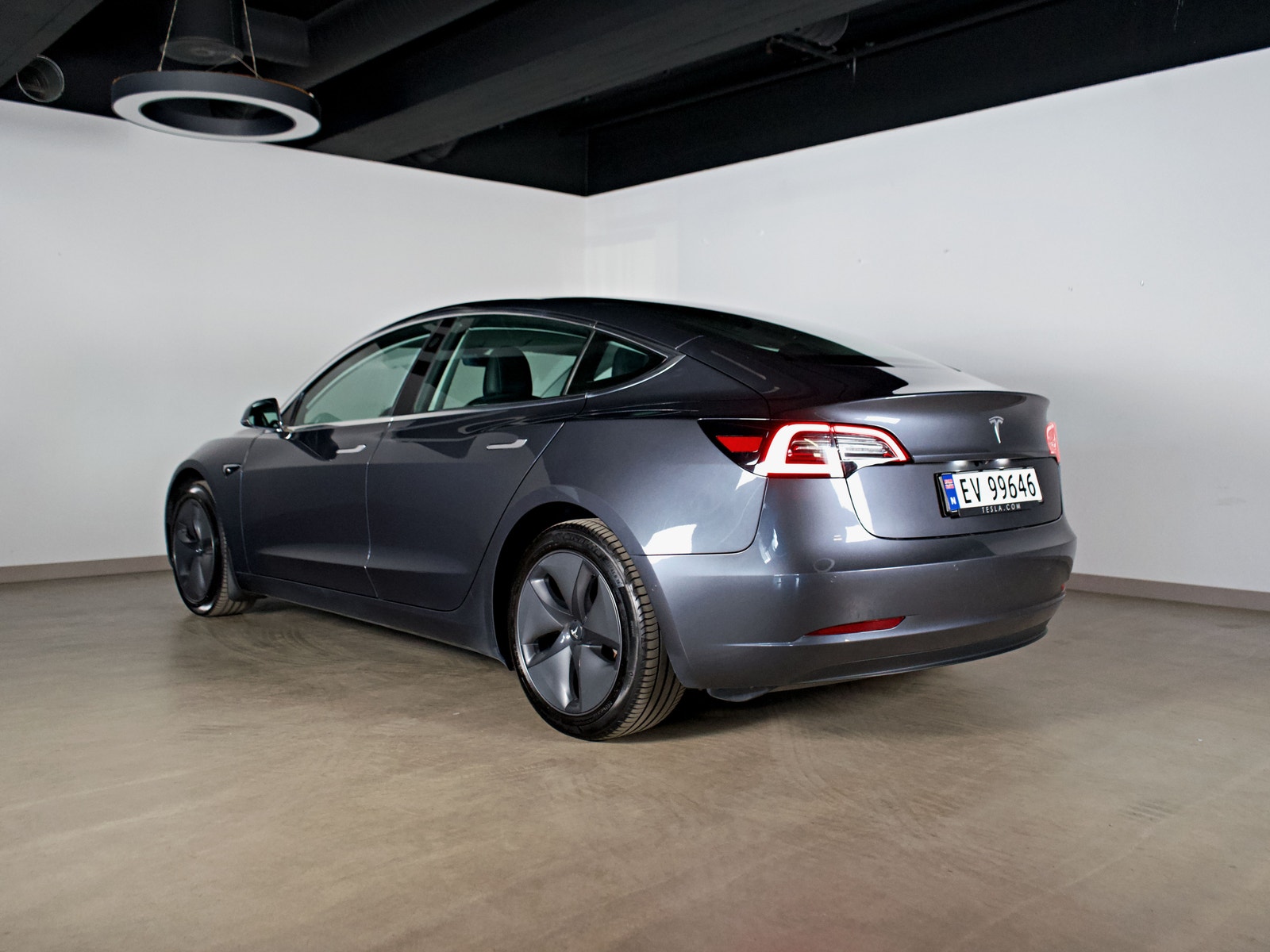 Tesla Model 3 Standard Range Plus, 325hk, 2020