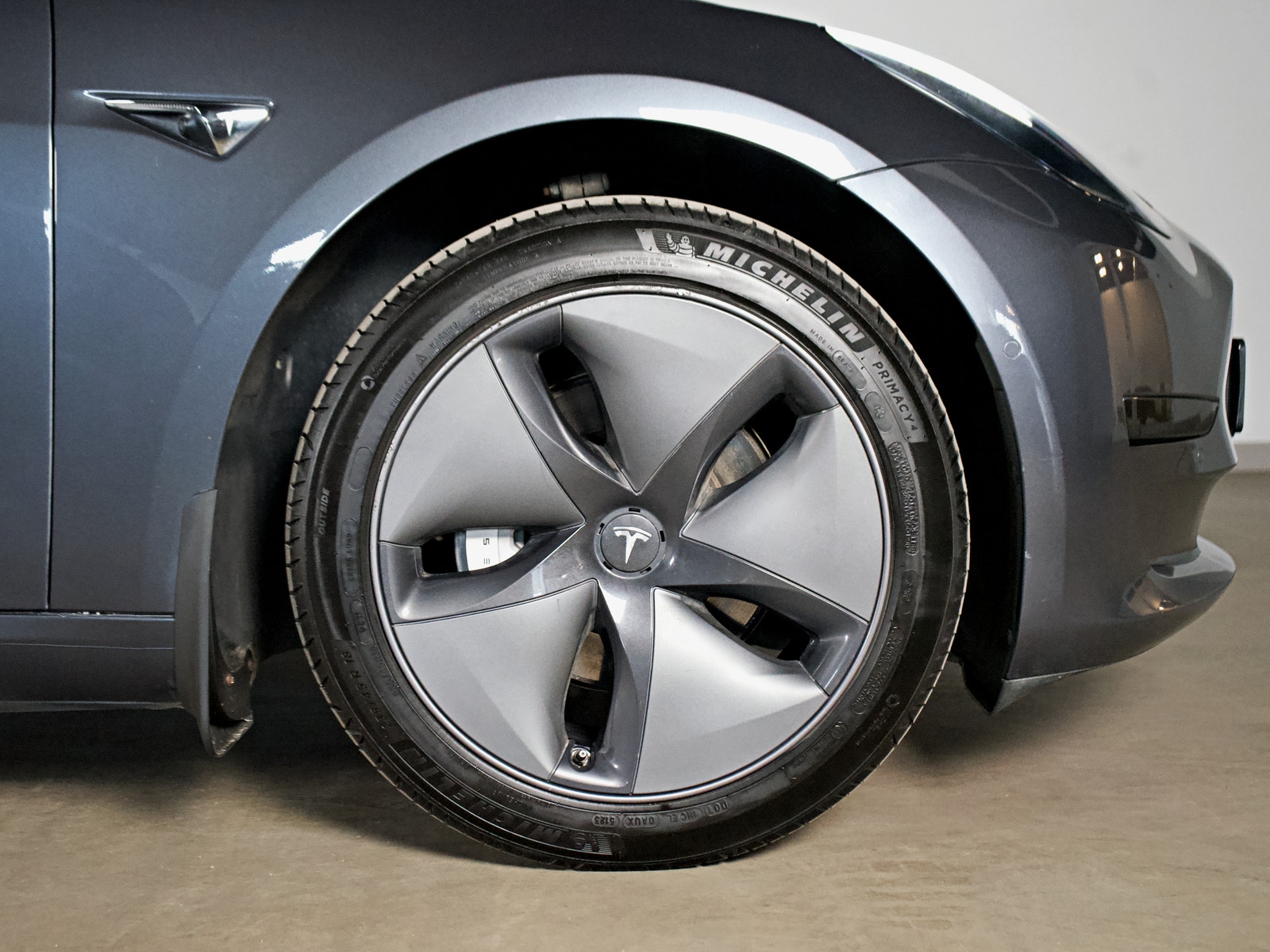 Tesla Model 3 Standard Range Plus, 325hk, 2020