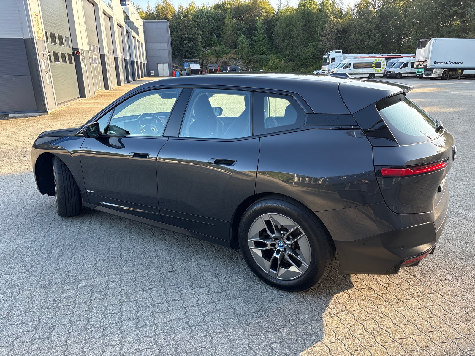BMW iX xDrive40, 326ps, 2022