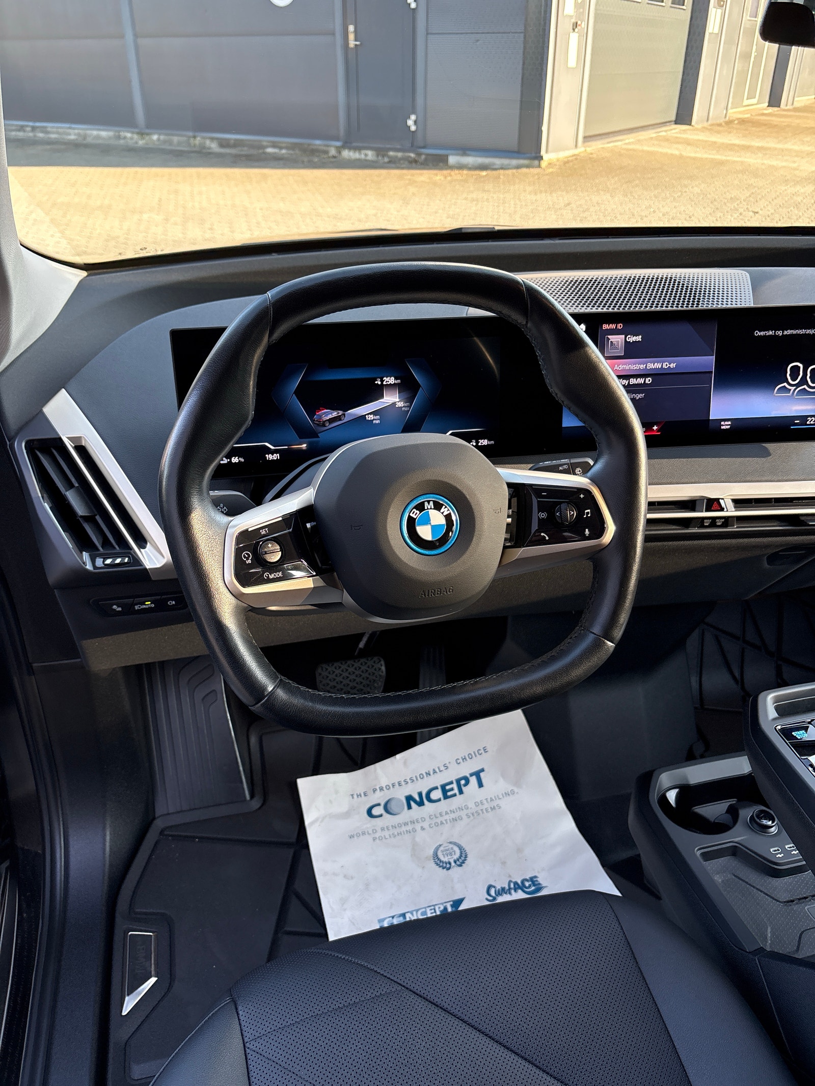 BMW iX xDrive40, 326ps, 2022