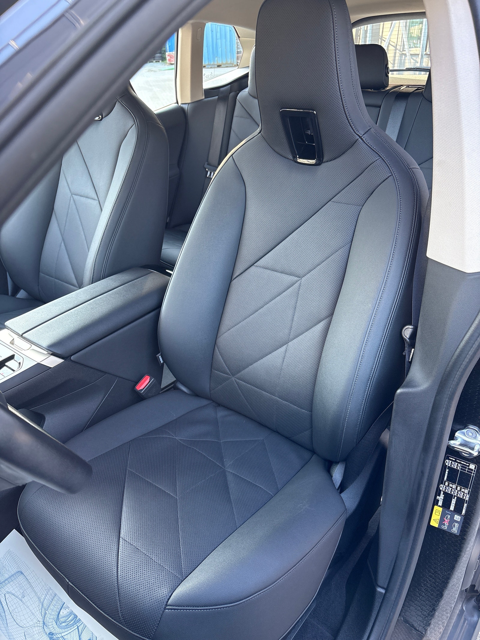 BMW iX xDrive40, 326ps, 2022