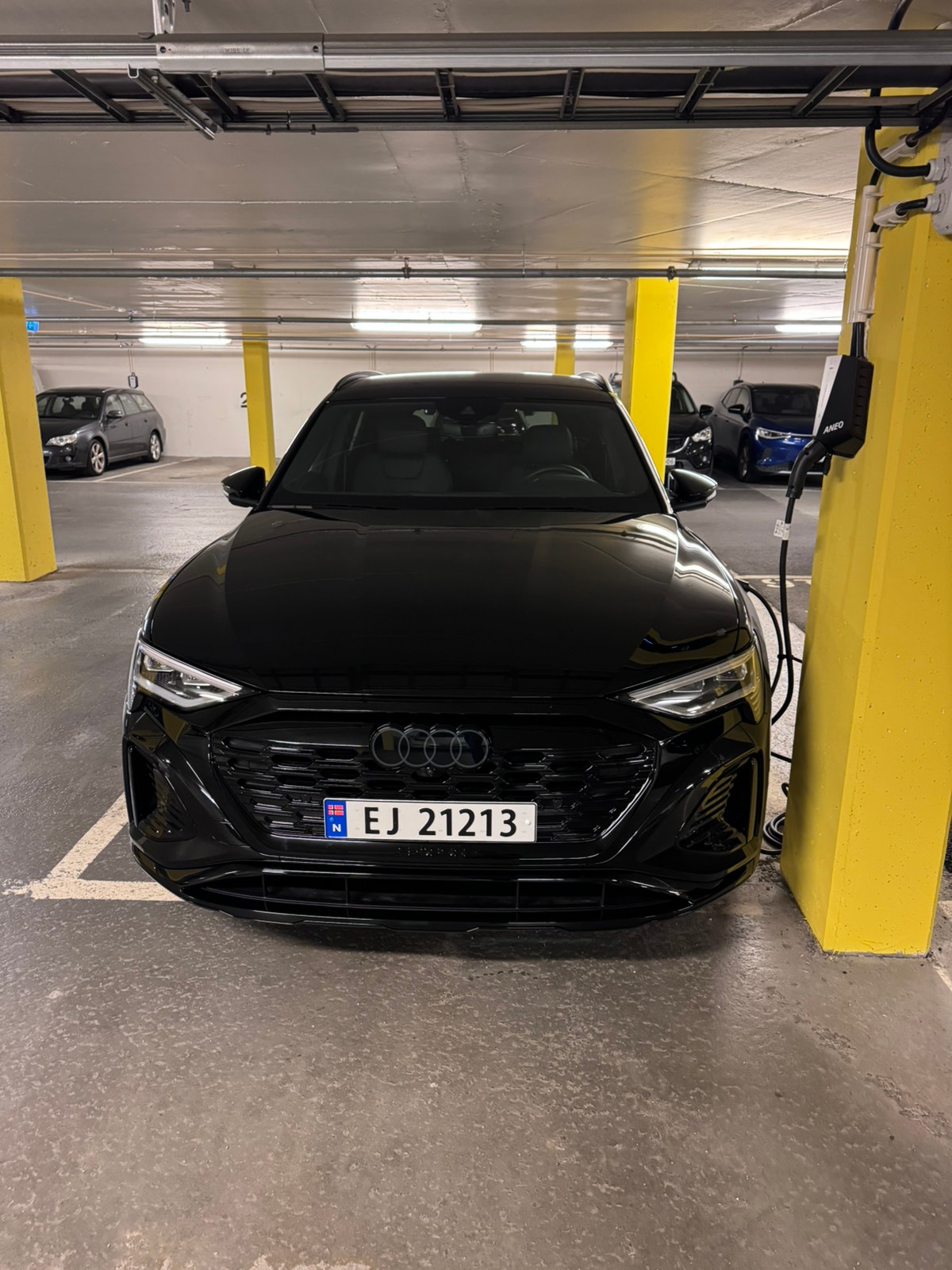 Audi Q8 50 e-tron quattro, 340hp, 2024