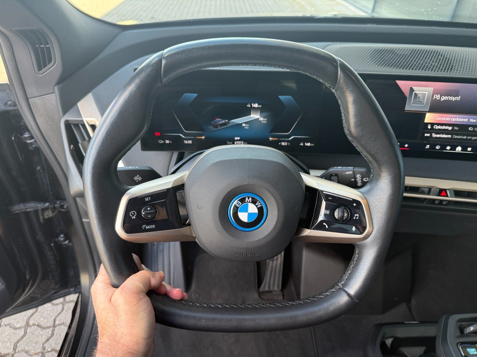 BMW iX xDrive40, 326hp, 2024