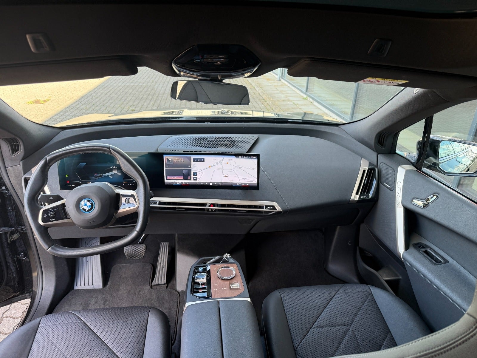 BMW iX xDrive40, 326hp, 2024