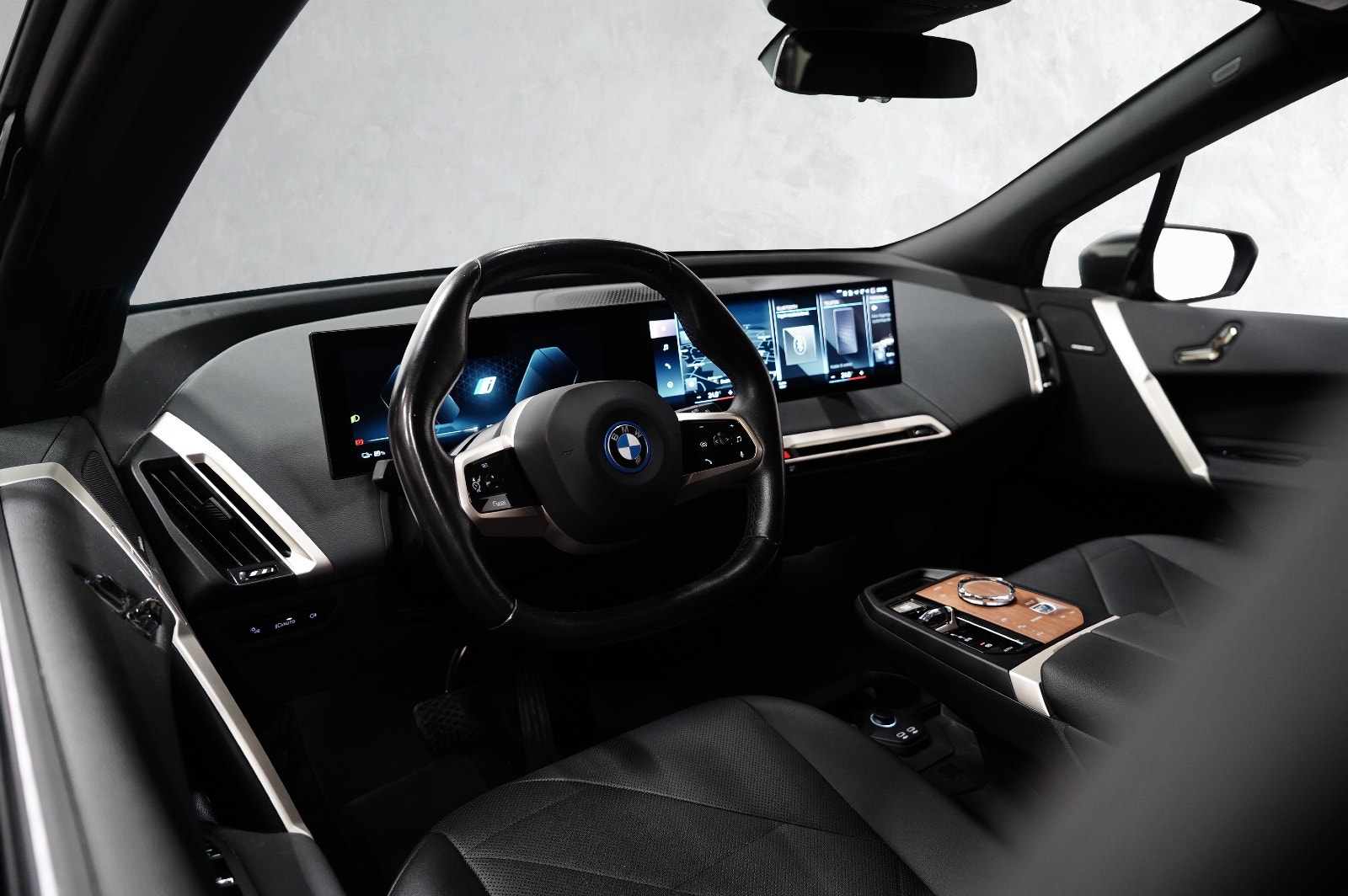 BMW iX xDrive50, 524ps, 2022