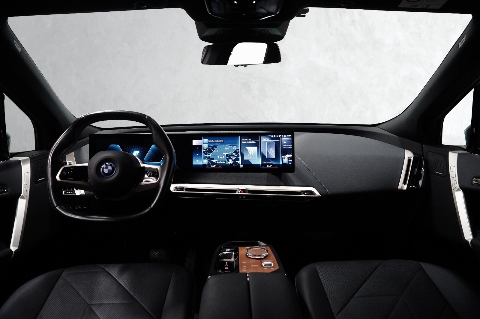 BMW iX xDrive50, 524ps, 2022