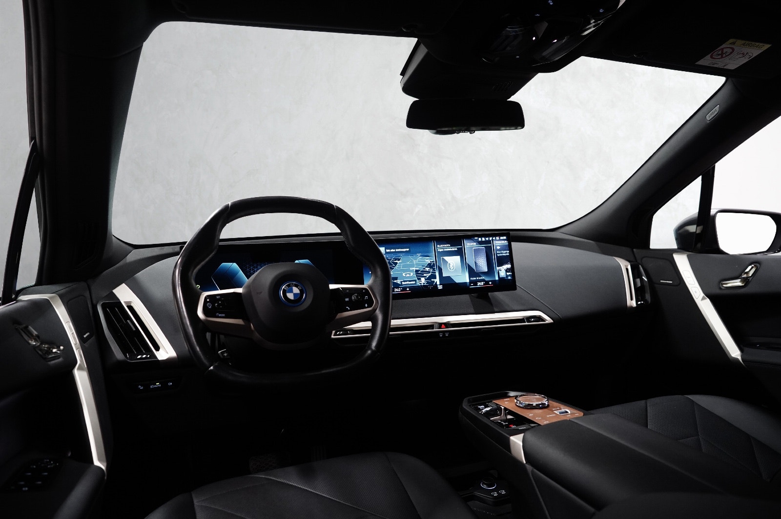 BMW iX xDrive50, 524ps, 2022