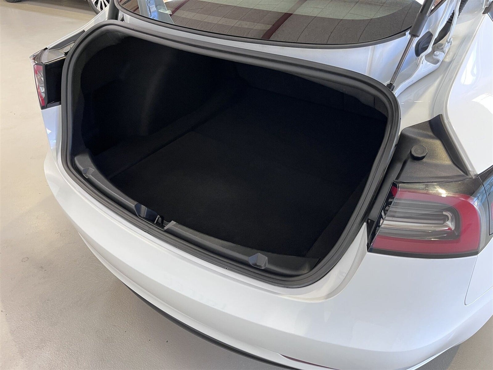 Tesla Model 3 Standard Range, 283hk, 2023