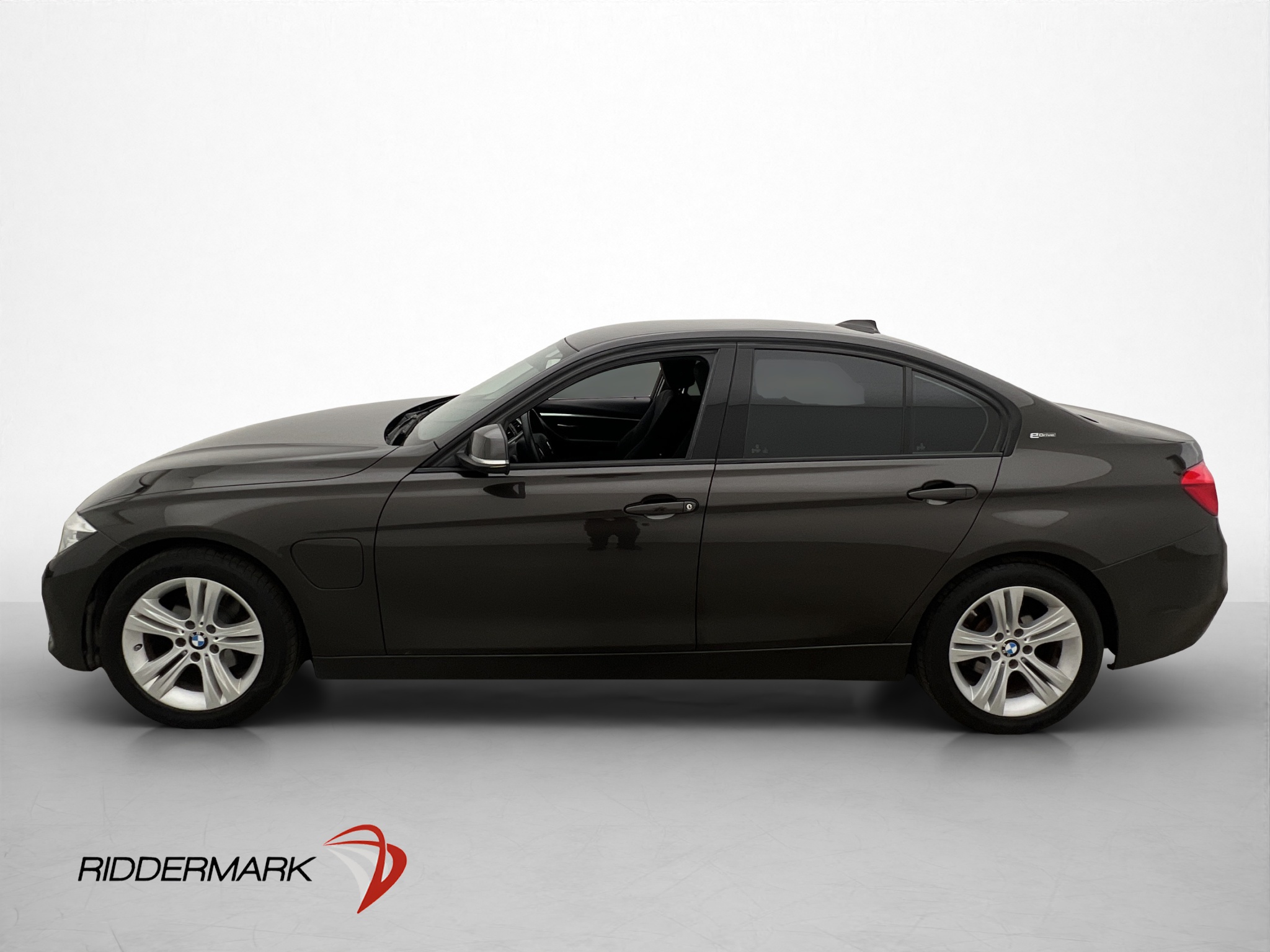 BMW 330e Sedan Steptronic, 252hp, 2016