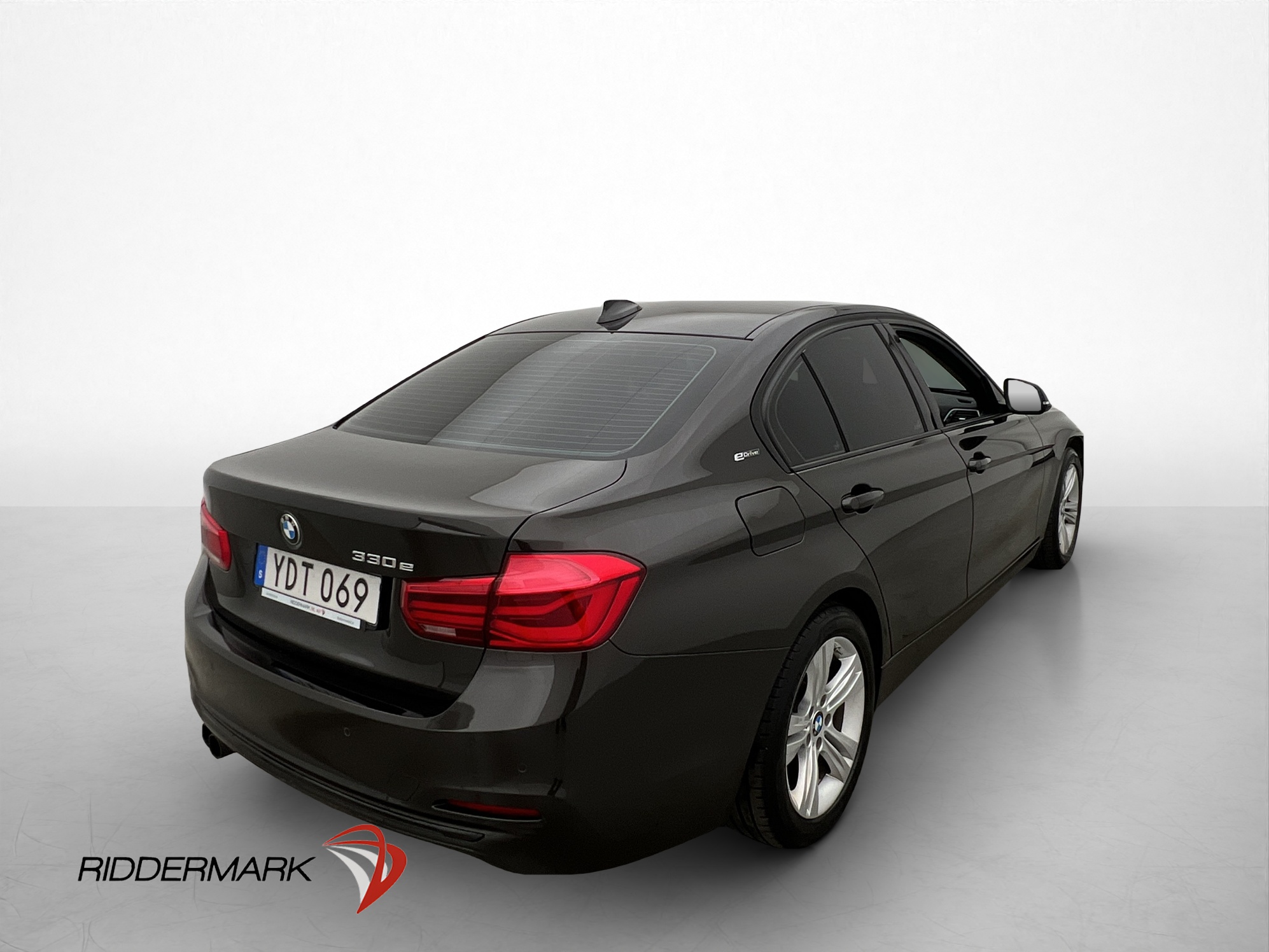 BMW 330e Sedan Steptronic, 252hp, 2016